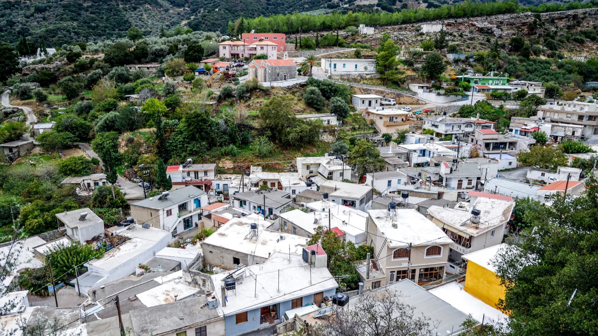 Τα Βορίζια σε αστυνομικό κλοιό – ΕΚΑΜ και Οργανωμένο Έγκλημα ερευνούν το μακελειό