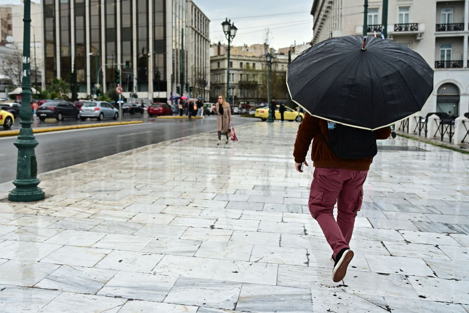 Έρχεται… μίνι κακοκαιρία: Καταιγίδες και σκόνη «σαρώνουν» τη χώρα – Αυτές οι περιοχές θα βρεθούν στο επίκεντρο