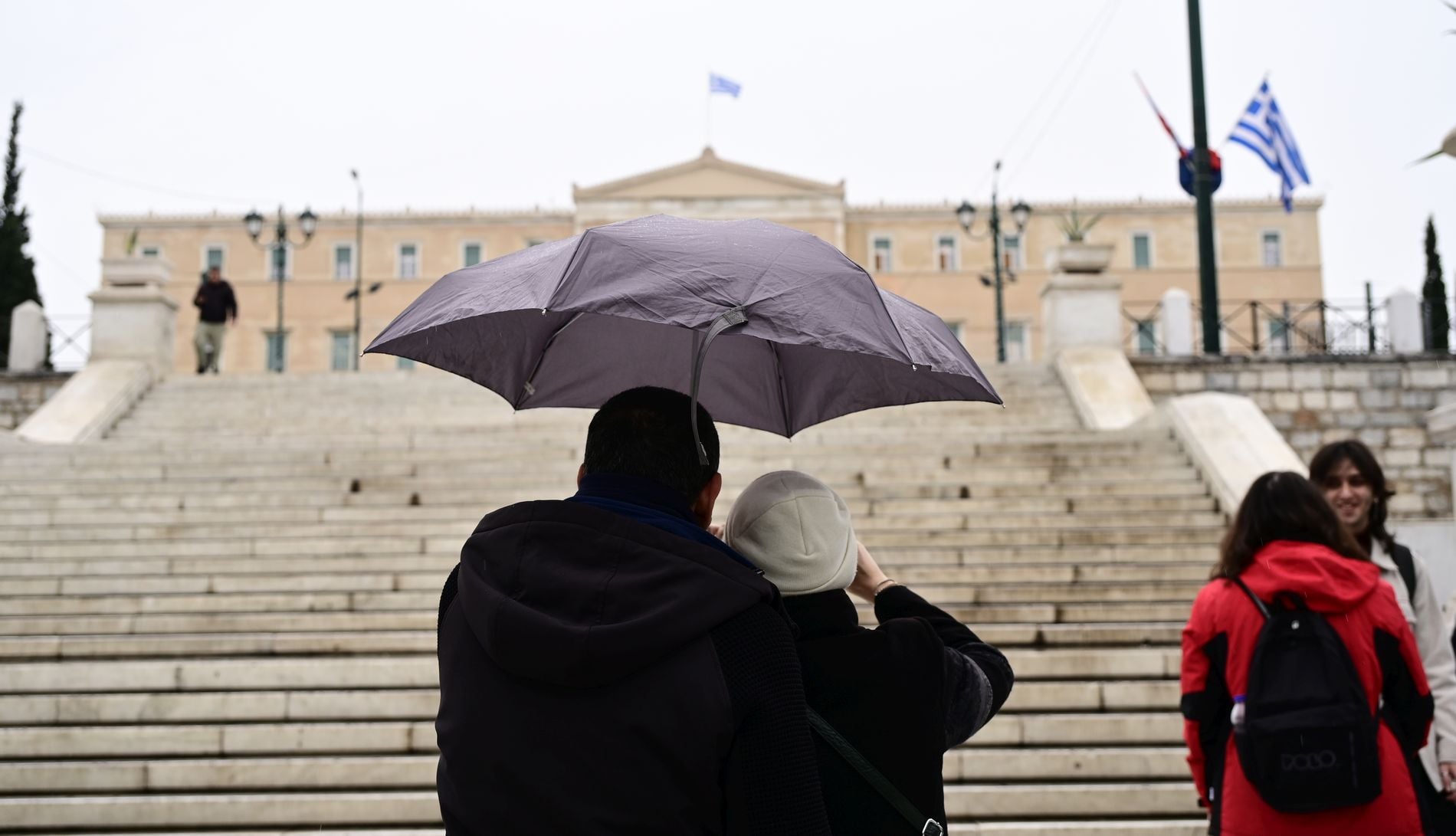 Ραγδαία επιδείνωση του καιρού με βροχές και πτώση της θερμοκρασίας – Ποιές περιοχές βρίσκονται στο επίκεντρο