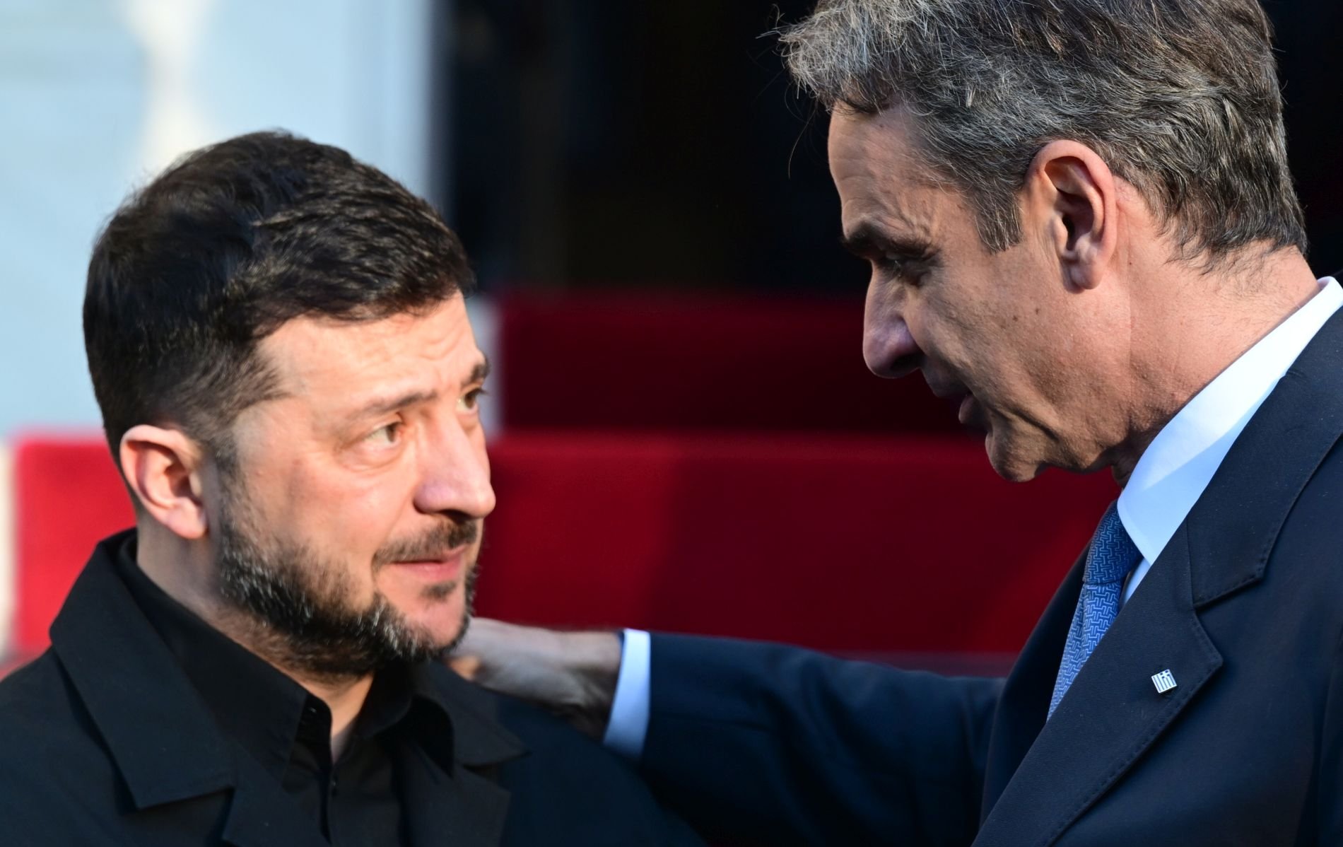 Μητσοτάκης-Ζελένσκι: Σόου και μπίζνες με το καθεστώς της διαφθοράς