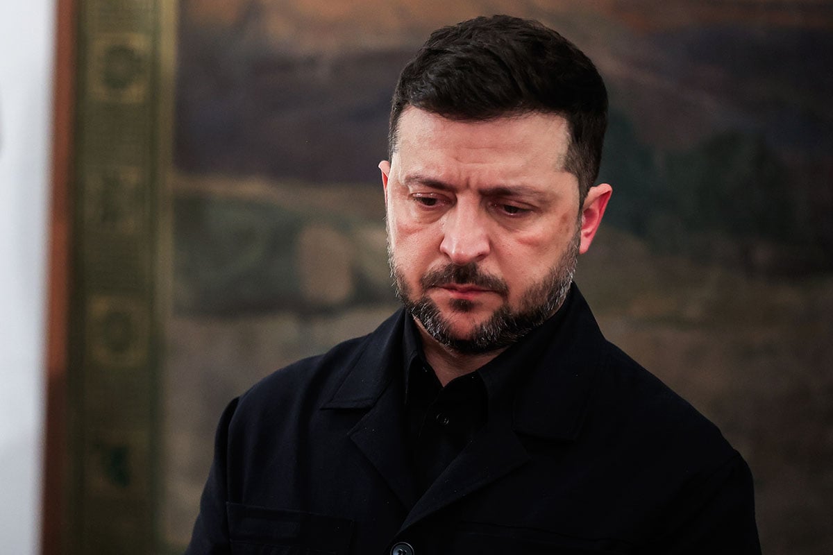 Μαφίες, Rafale και freddo: Η Ελλάδα σε ένα κοκτέιλ σάτιρας