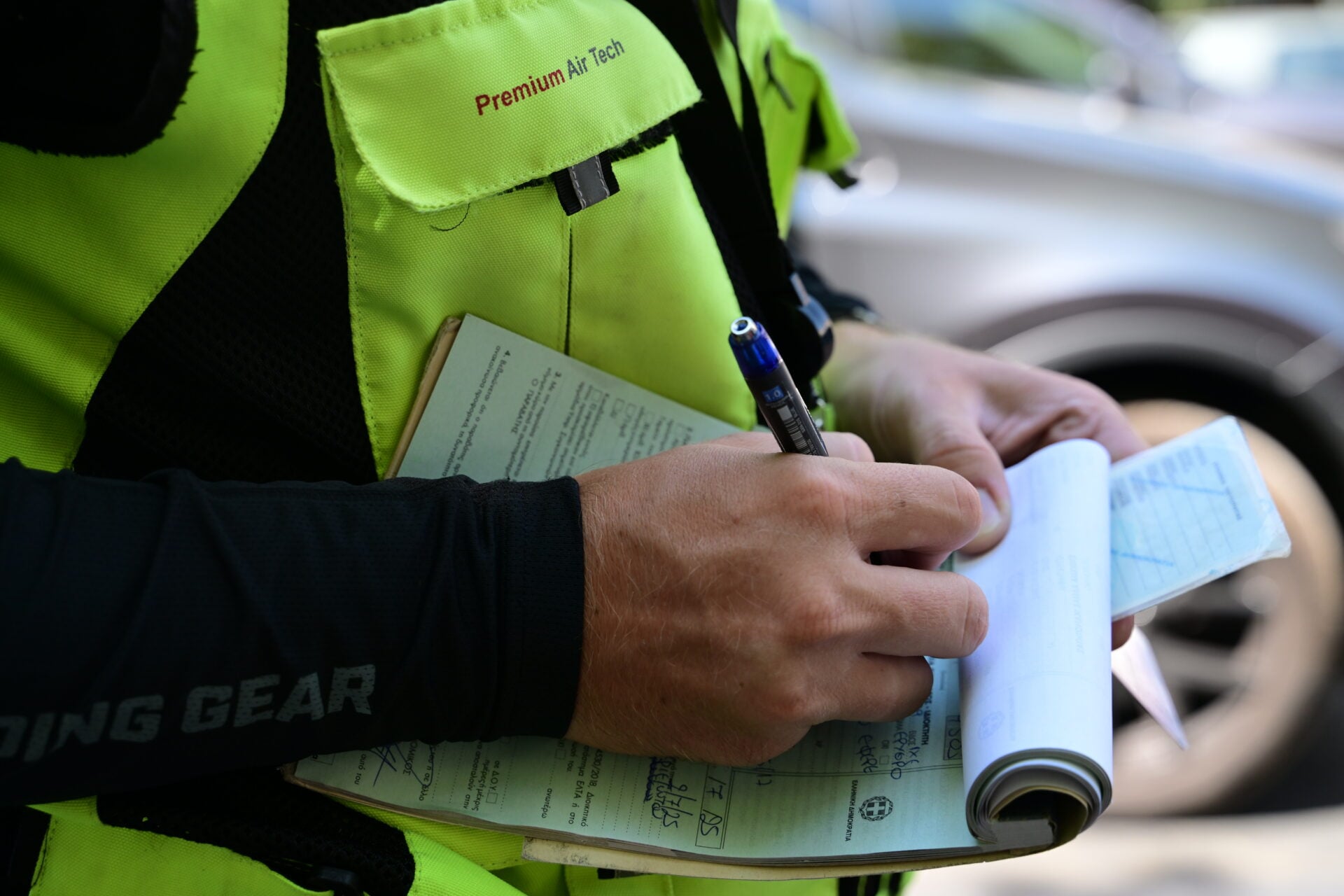 Χαλκιδική: Προφυλακιστέος ο αξιωματικός ελεύθεροι οι δύο αστυνομικοί για το κύκλωμα με τα “φακελάκια” και τις κλήσεις