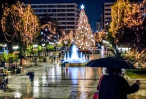 Χριστούγεννα με βροχές και χιόνια: Πού ισχύει η πορτοκαλί προειδοποίηση (βίντεο)
