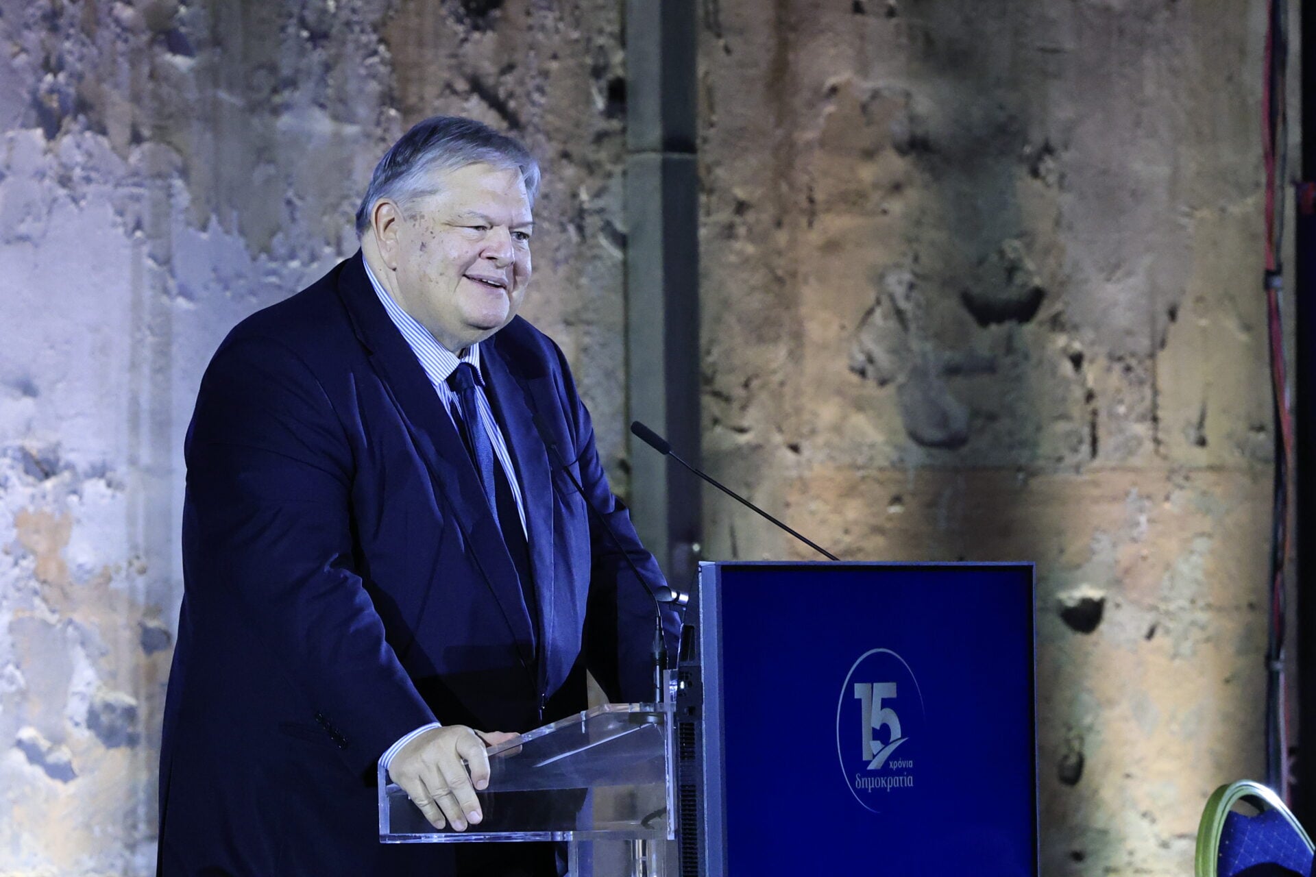 15 χρόνια Δημοκρατία – Βενιζέλος: Κυριαρχεί η αδιαφάνεια και η συγκάλυψη