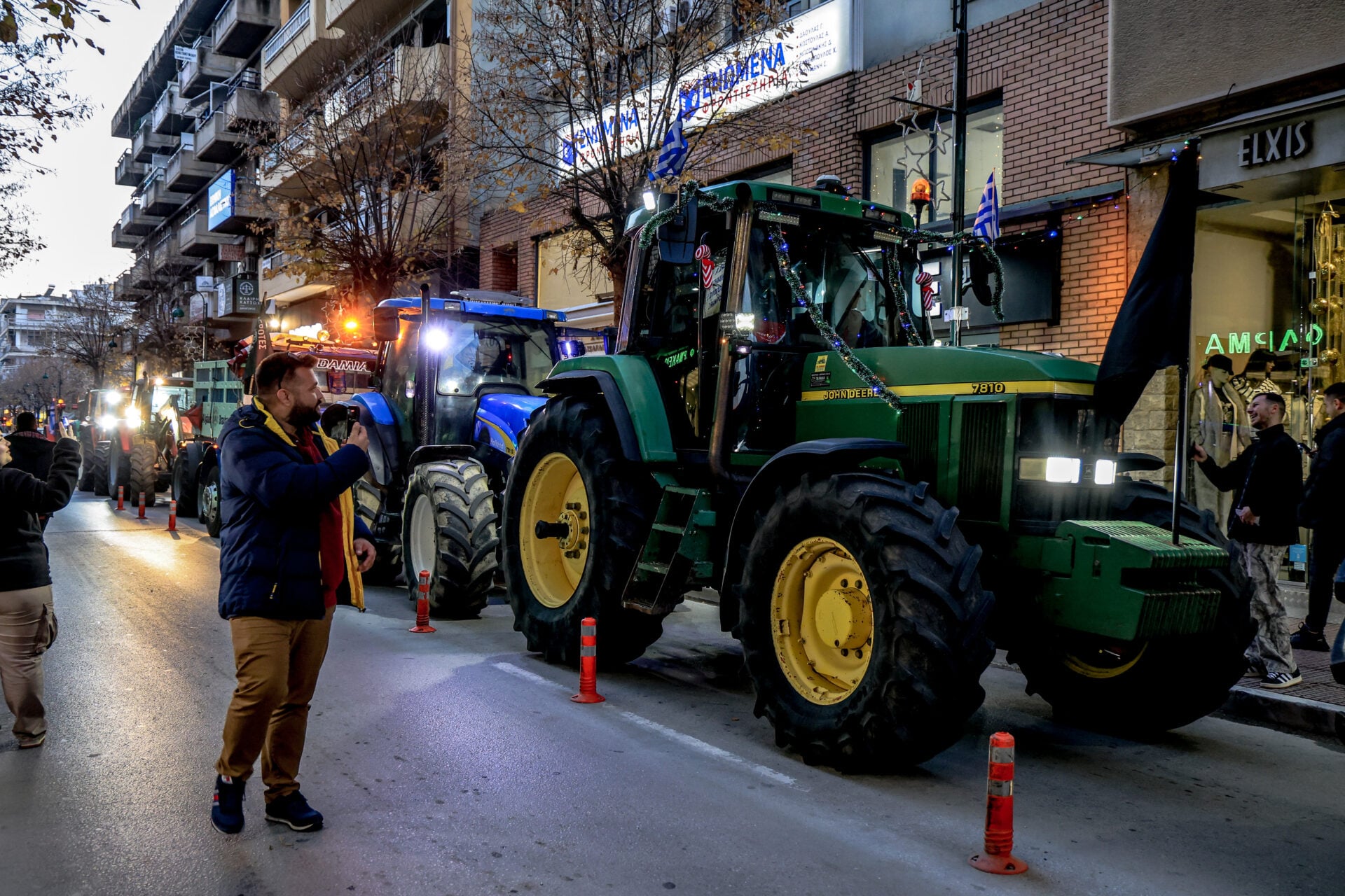 Σύγκρυο στο Μαξίμου από τις εξελίξεις: «Mητσοτάκη, εμείς δεν τρώμε σανό» το μήνυμα των αγροτών – Σήμερα η πανελλαδική διάσκεψη (βίντεο)