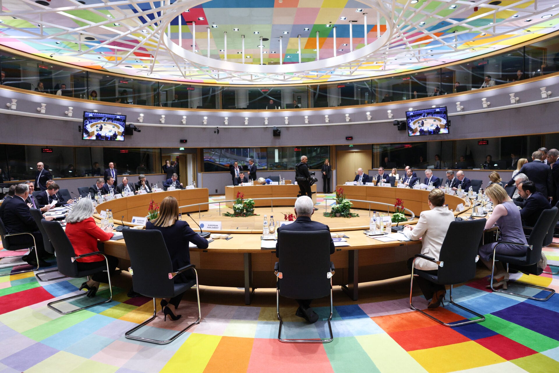 Politico: Σχέδιο έκτακτης ανάγκης το δάνειο των 90 δισ. ευρώ στην Ουκρανία – Πλήγμα για Μερτς και Φον ντερ Λάιεν