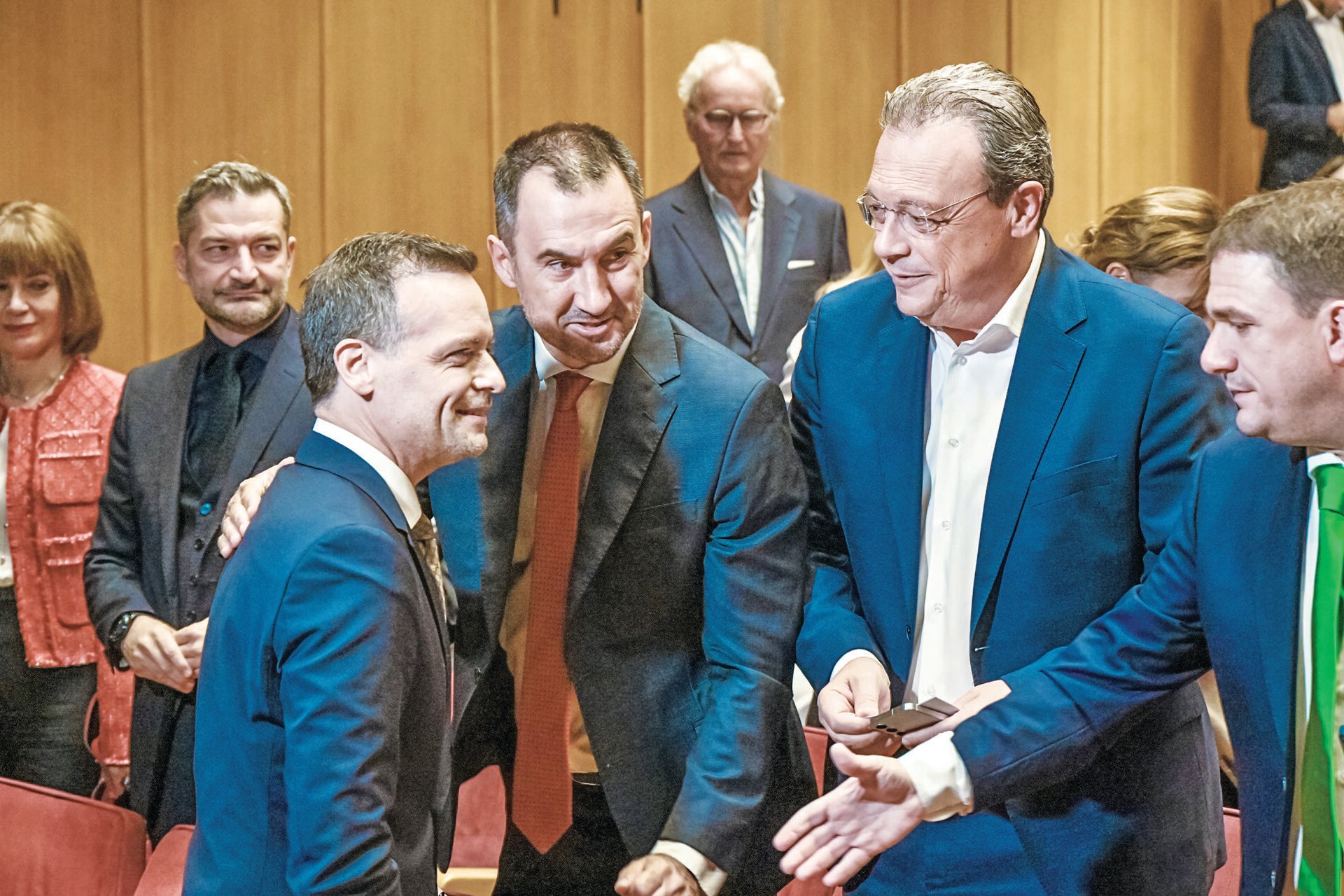 Κρυφές και φανερές διεργασίες σε… ροζ φόντο