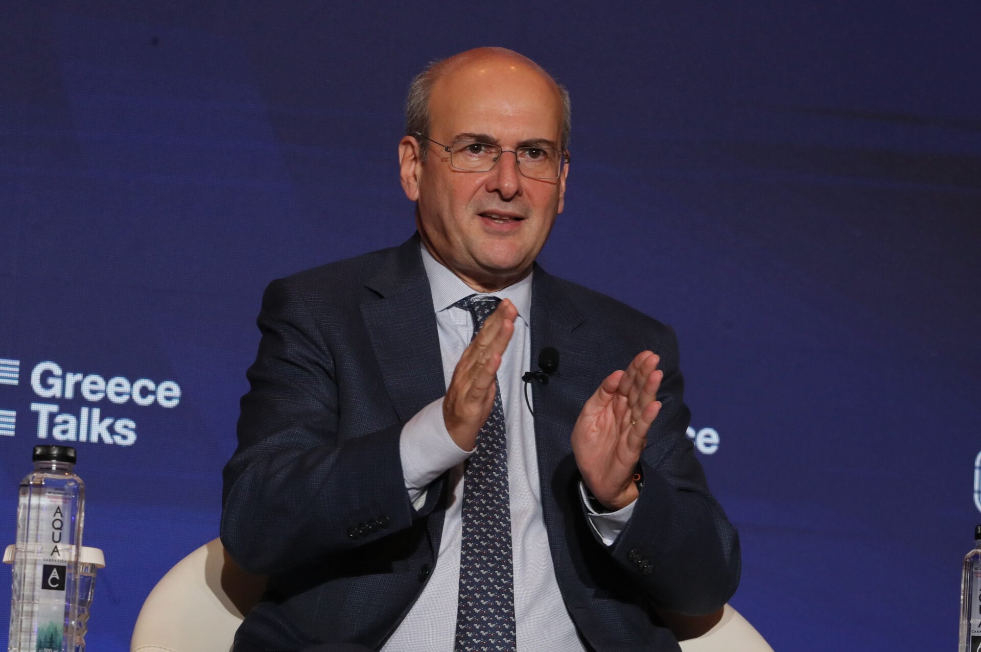 Αφήγημα Χατζηδάκη για το 2025: Από την ουτοπία στην κοροϊδία (βίντεο)