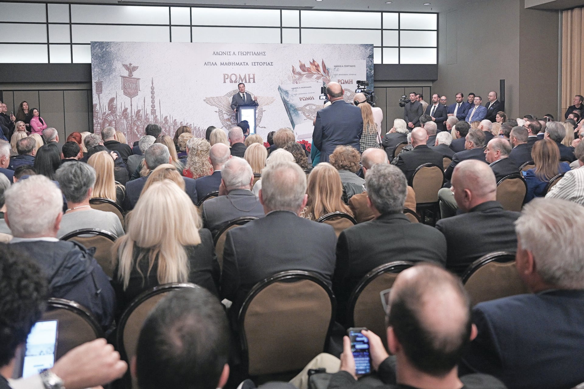 Ντροπή! Επαίρεται ότι… ξεπούλησε ο Αδωνις