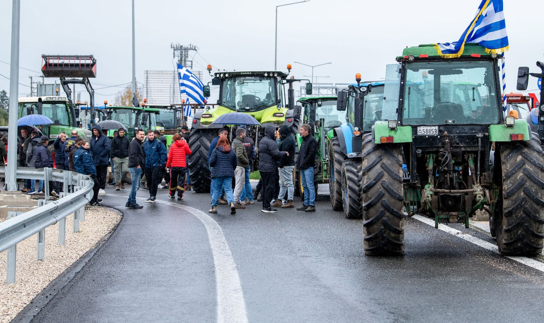 Ρεβεγιόν στα μπλόκα: Το μήνυμα των αγροτών και οι προειδοποιήσεις της ΕΛΑΣ – Πού κλείνουν και πού ανοίγουν οι δρόμοι