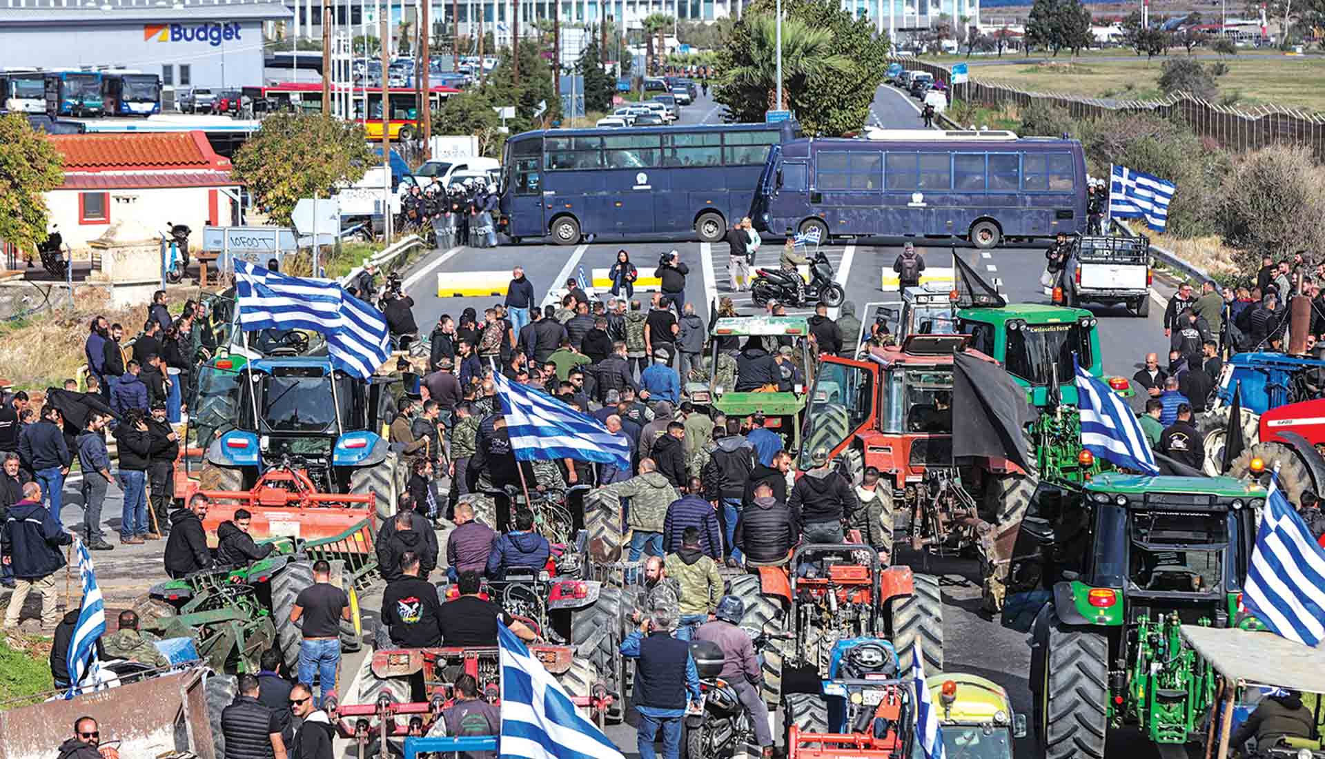Από την Αγαπηδάκη μέχρι τον λουκουματζή: Ημερολόγιο ενός καυστικού Έλληνα