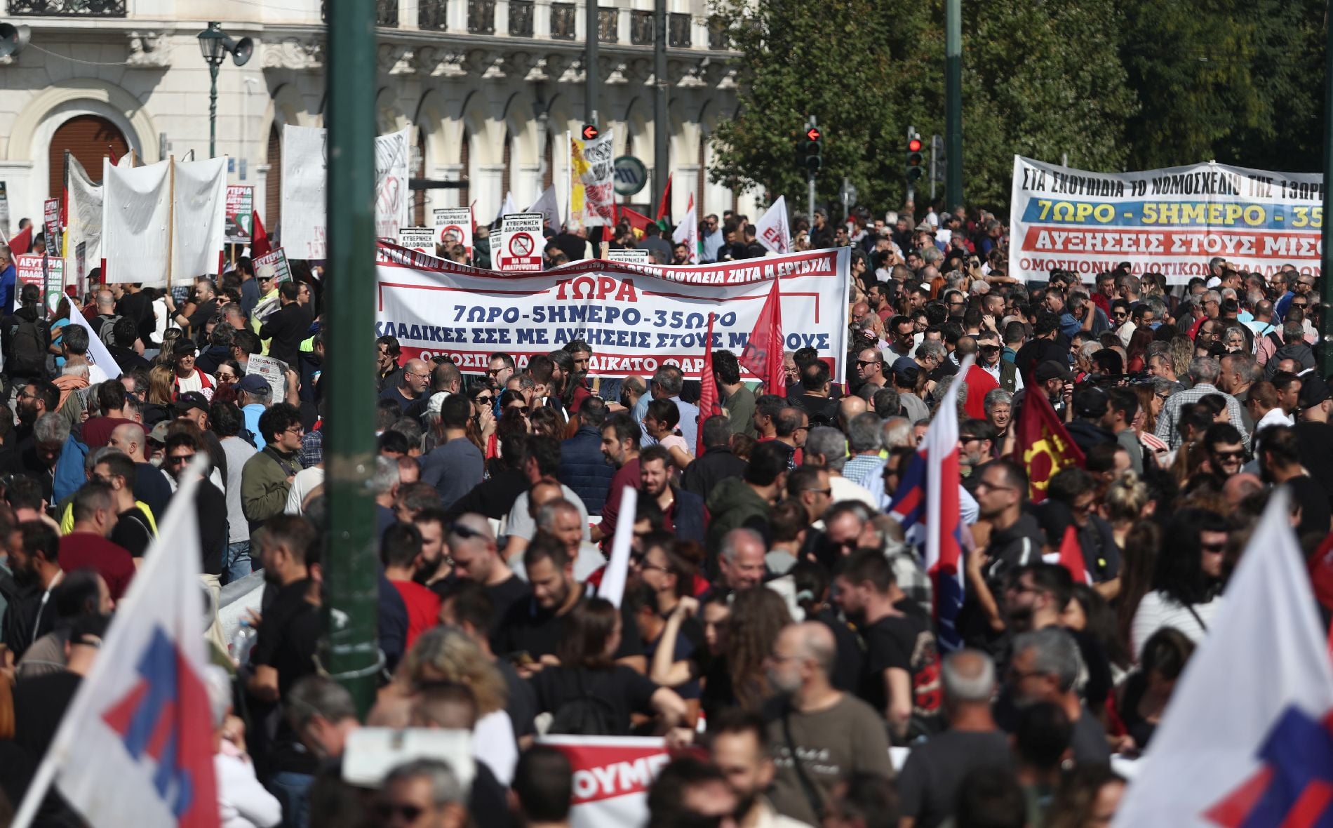 Σε απεργιακό κλοιό η χώρα: Στους δρόμους εκπαιδευτικοί, ΟΤΑ και υγειονομικοί – Τι ισχύει για σχολεία και ΜΜΜ