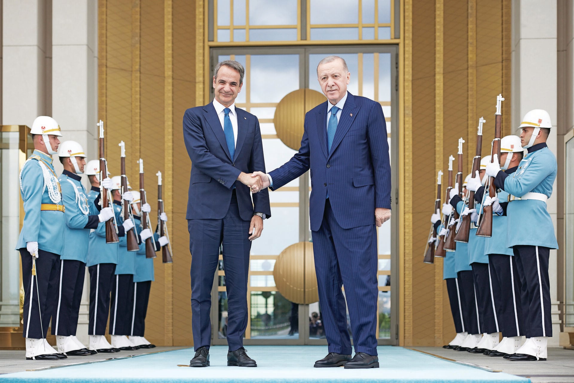 Αμετανόητοι! Προσκολλημένη στο…δόγμα των εθνικά ολέθριων «ήρεμων νερών» η κυβέρνηση Μητσοτάκη