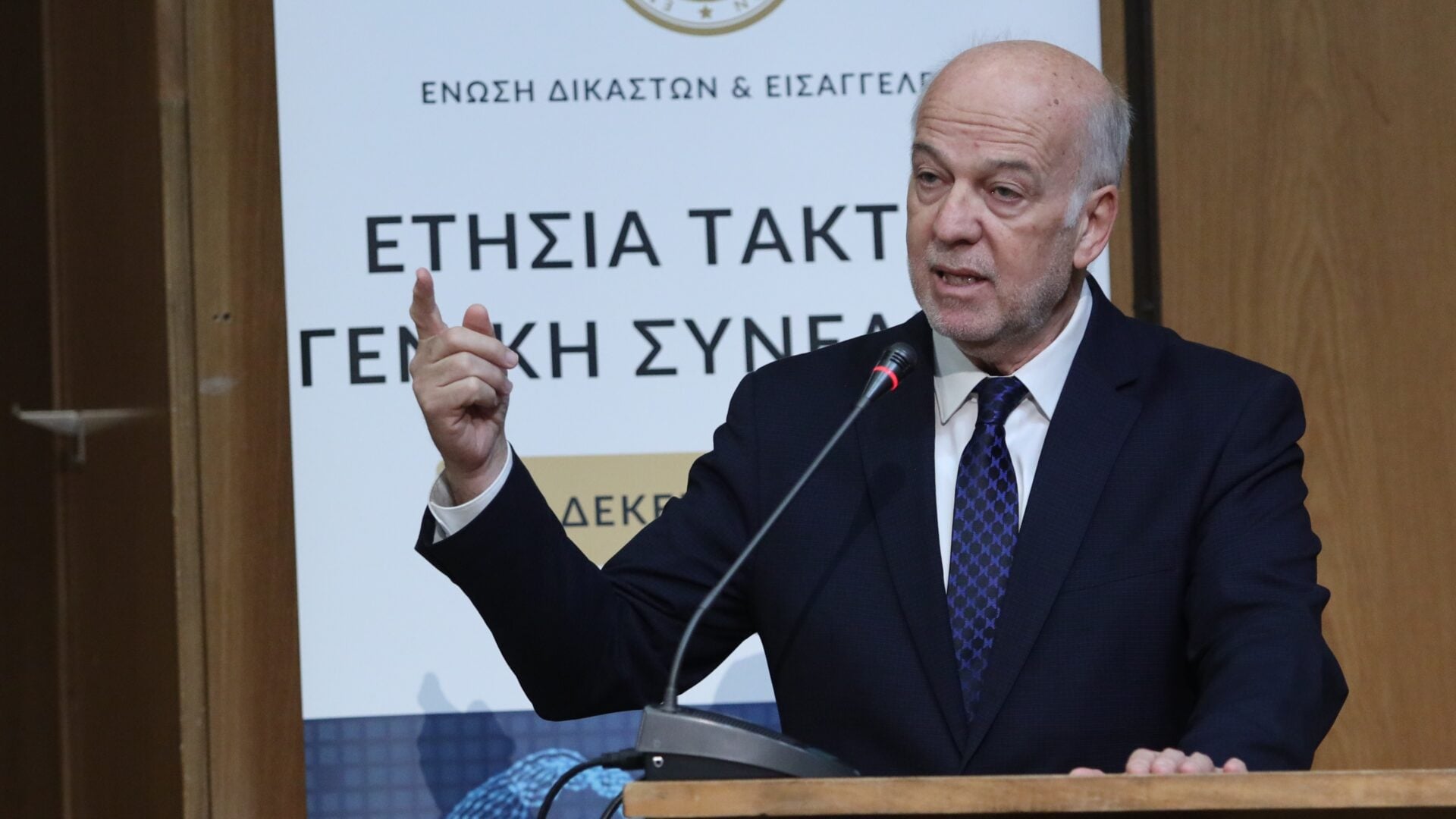 Φλωρίδης: «Πέντε γνωστοί δικηγόροι θέλουν να τα κάνουν όλα μπάχαλο» – «Καμία σύγκρουσή τους με δικαστές»