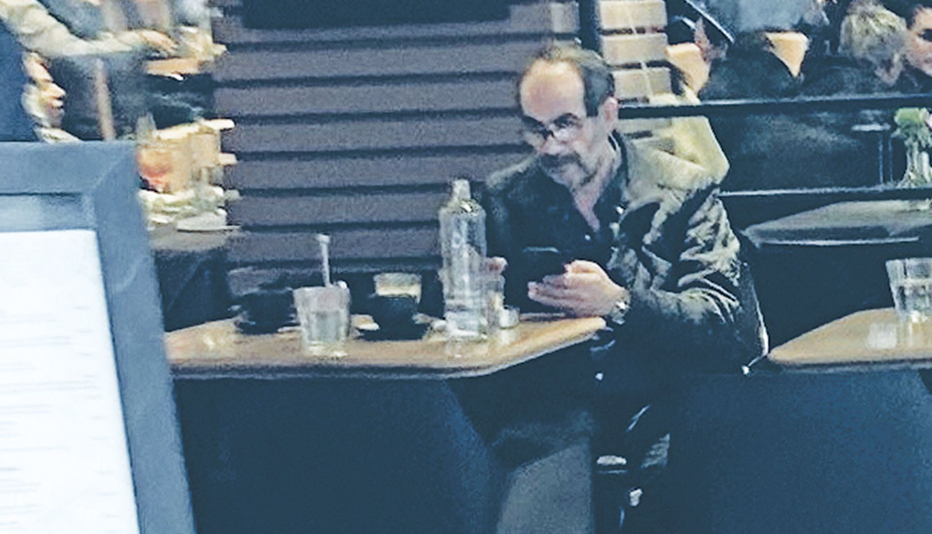 Ανενόχλητος συνεχίζει τις βόλτες στο Κολωνάκι ο «Φραπές»