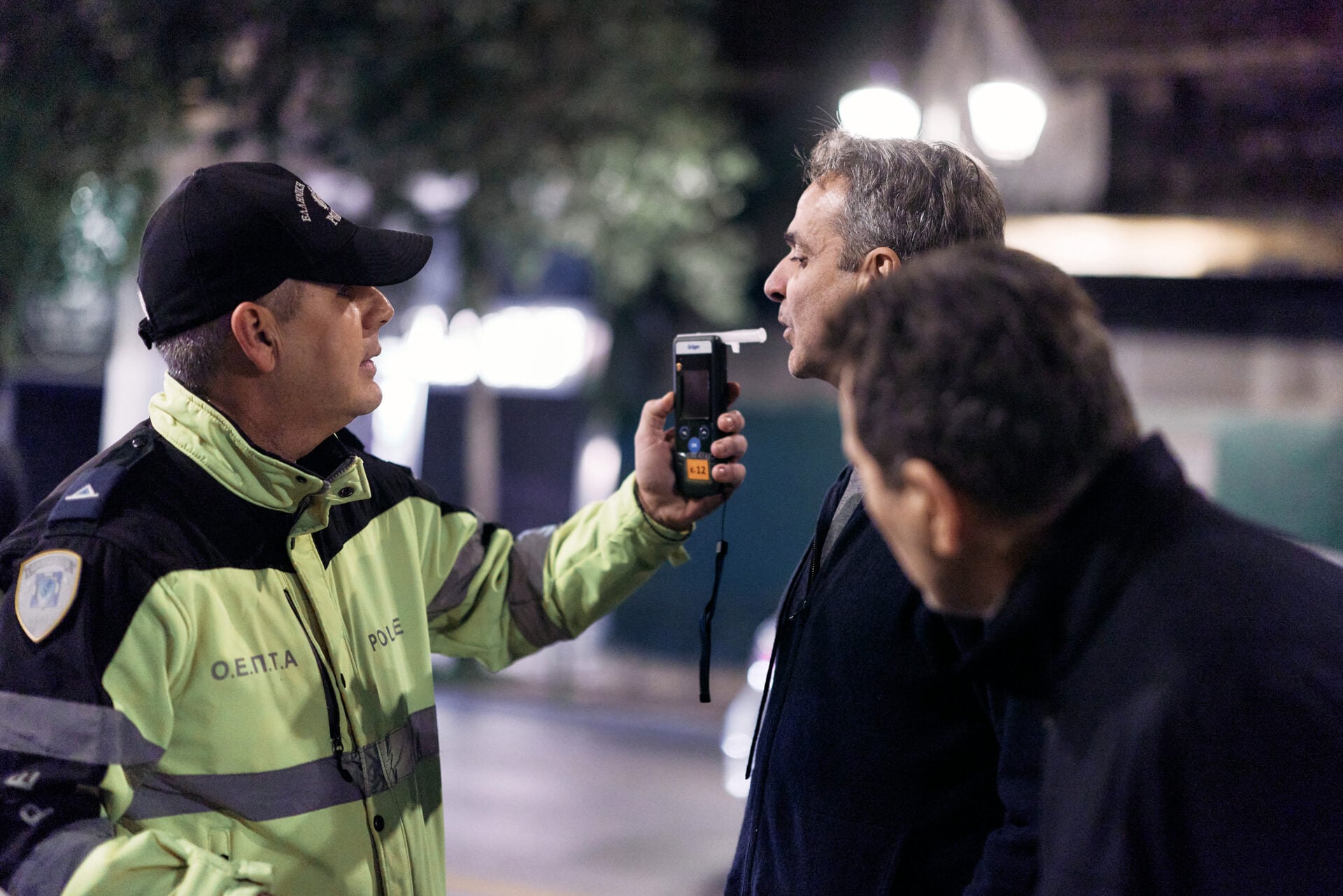 Ο Κυριάκος άνοιξε τον δρόμο για αλκοτέστ στους… πεζούς!