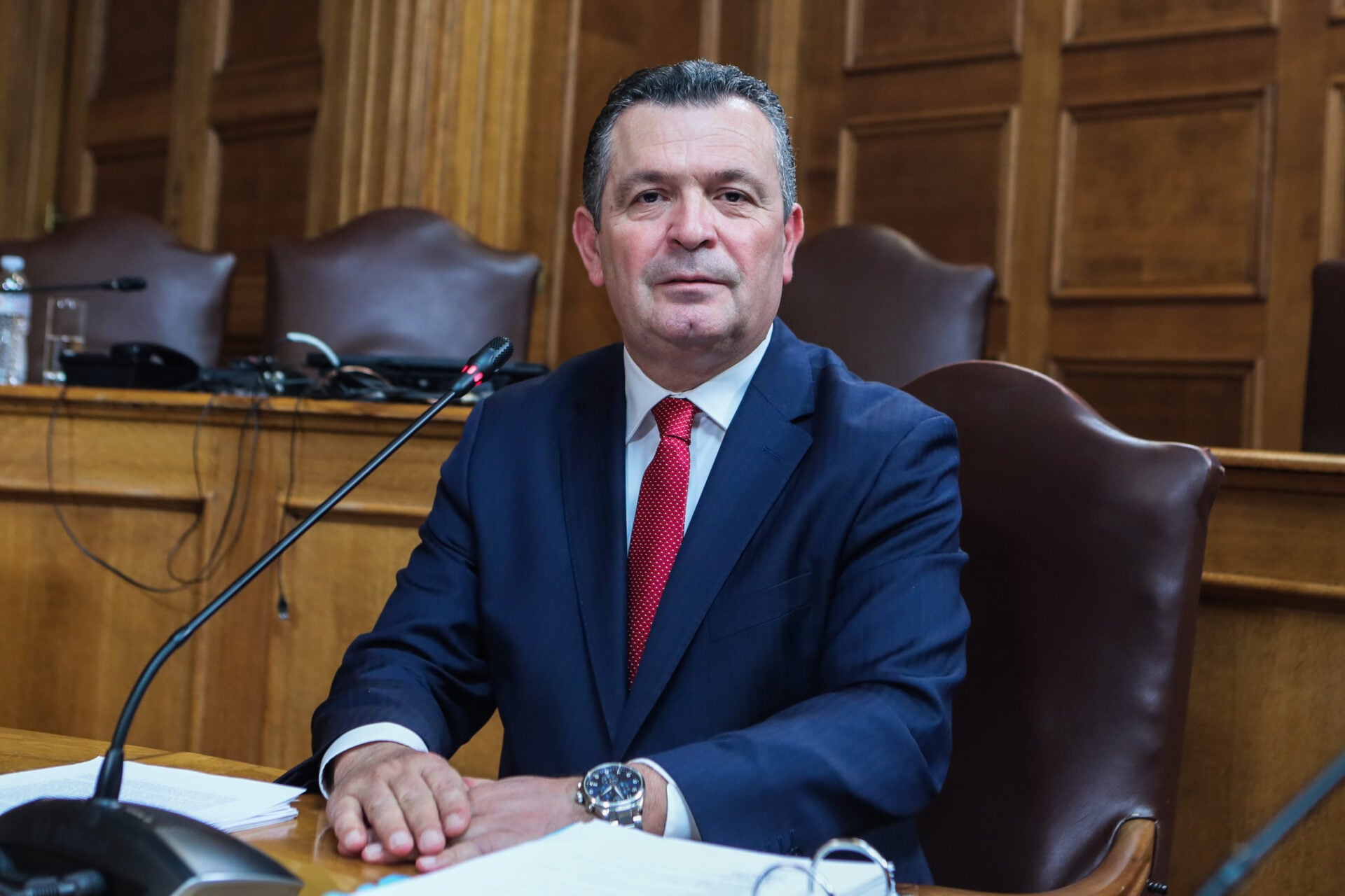 Σκάνδαλο ΟΠΕΚΕΠΕ: Ο Μπουκώρος κρύβει την κυβερνητική πηγή που τον ενημέρωσε για τις επισυνδέσεις