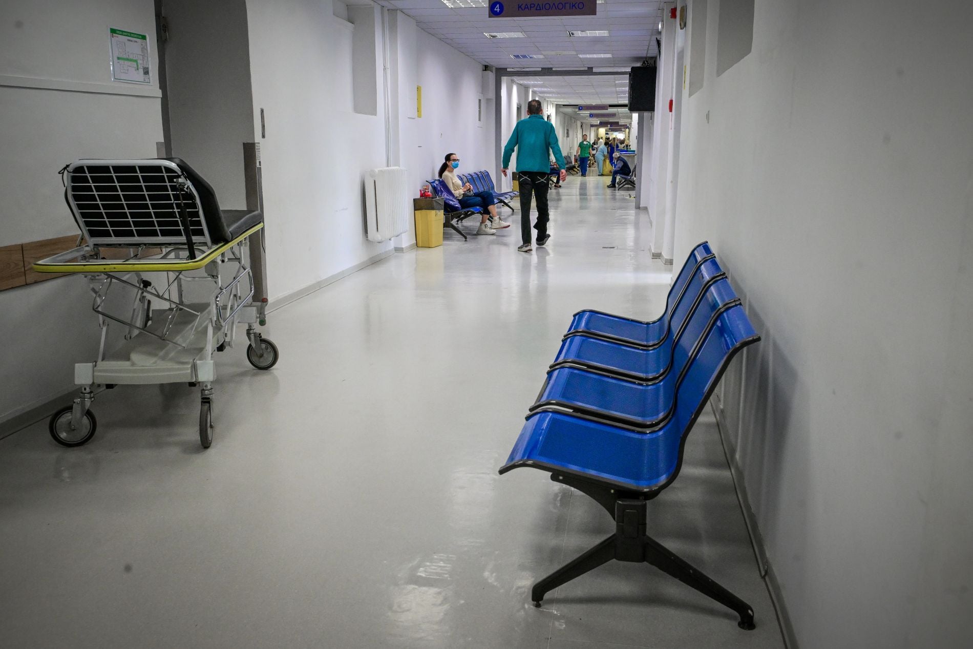 Καταρρέει μέρα με τη μέρα, τρία γράμματα: ΕΣΥ…