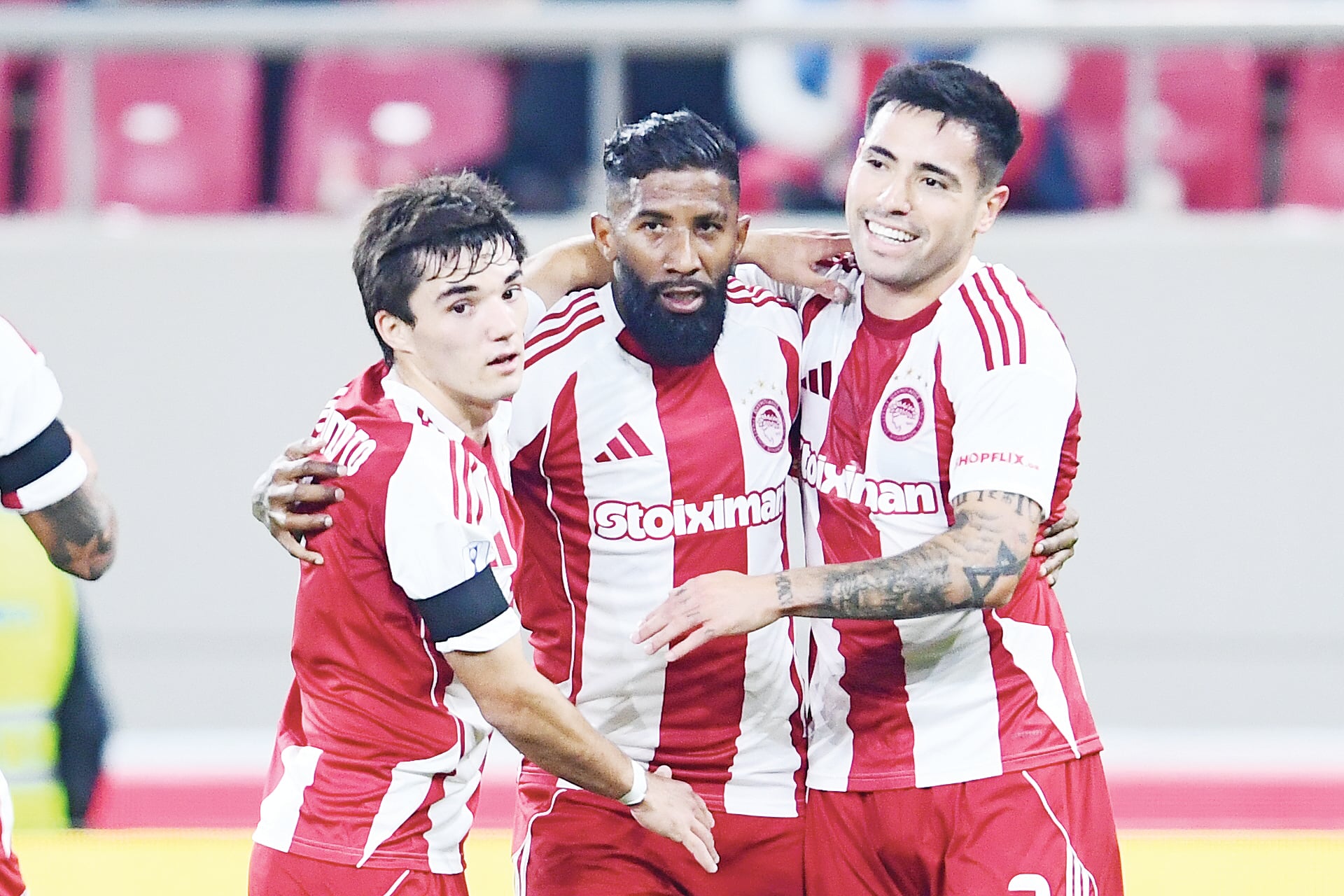 Ένα εύκολο απόγευμα: Ο Ολυμπιακός νίκησε τον Ηρακλή με 6-0 και τερμάτισε πρώτος στη League Phase του Κυπέλλου