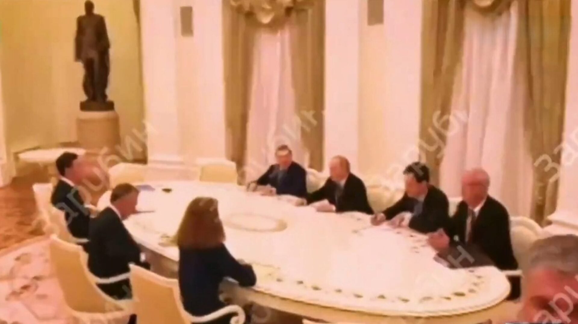 Διέρρευσαν αδημοσίευτα πλάνα από τη συνάντηση Πούτιν – Γουίτκοφ (βίντεο)