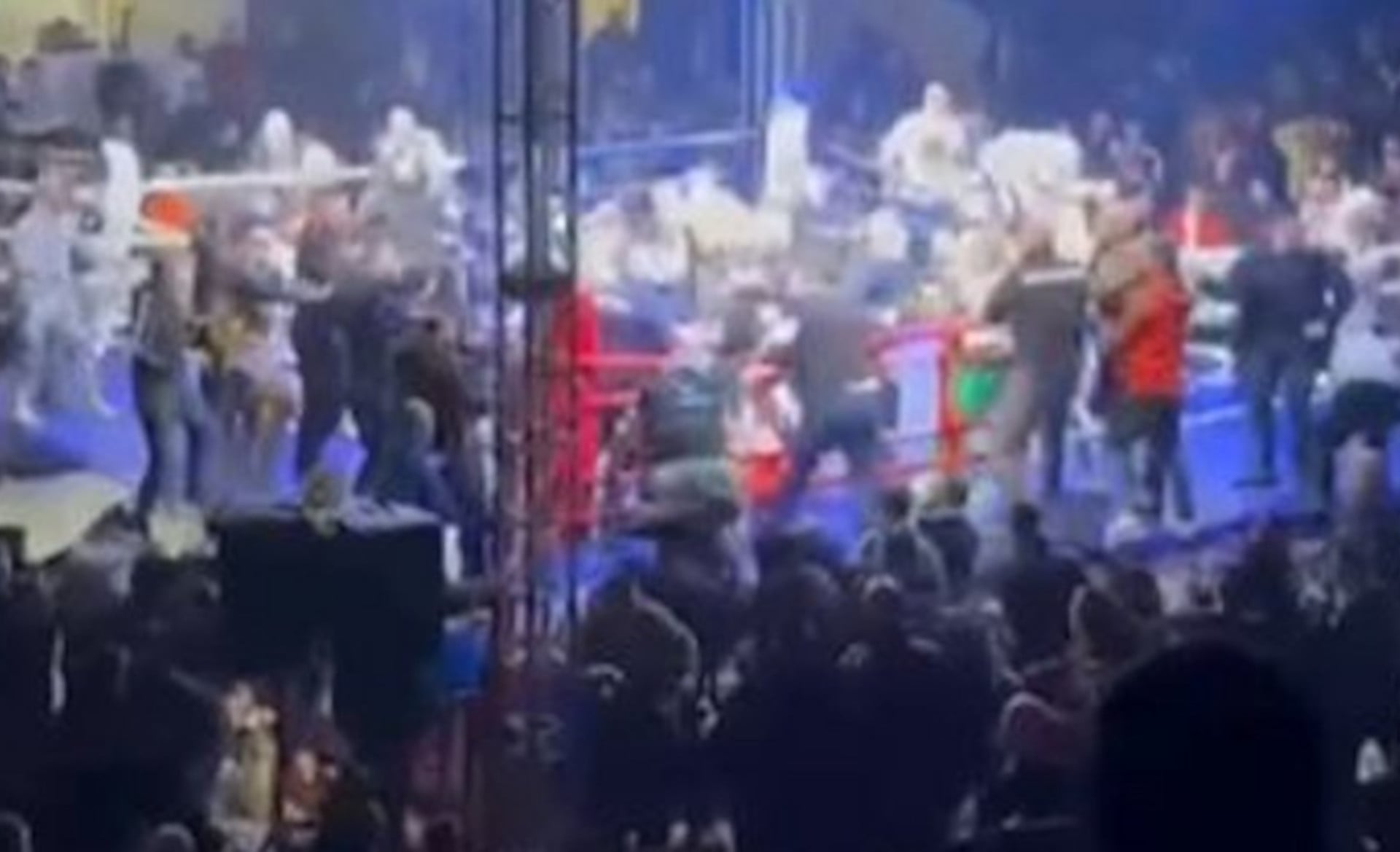 Χάος σε αγώνα kickboxing στη Σερβία: Ο Έλληνας πρωταθλητής Γιάννης Τσουκαλάς δέχθηκε άνανδρη επίθεση (βίντεο)