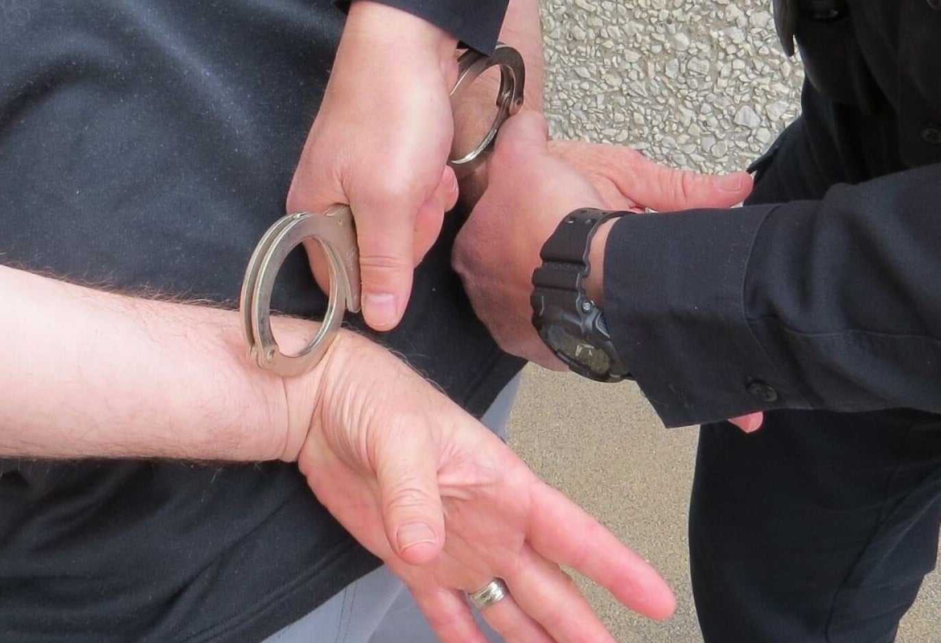 Καρδίτσα: Επεισοδιακή σύλληψη διαρρηκτών που πήγαν επισκεπτήριο στους κρατούμενους συνεργούς τους! – Συνεπλάκησαν με τους αστυνομικούς μέσα στο τμήμα