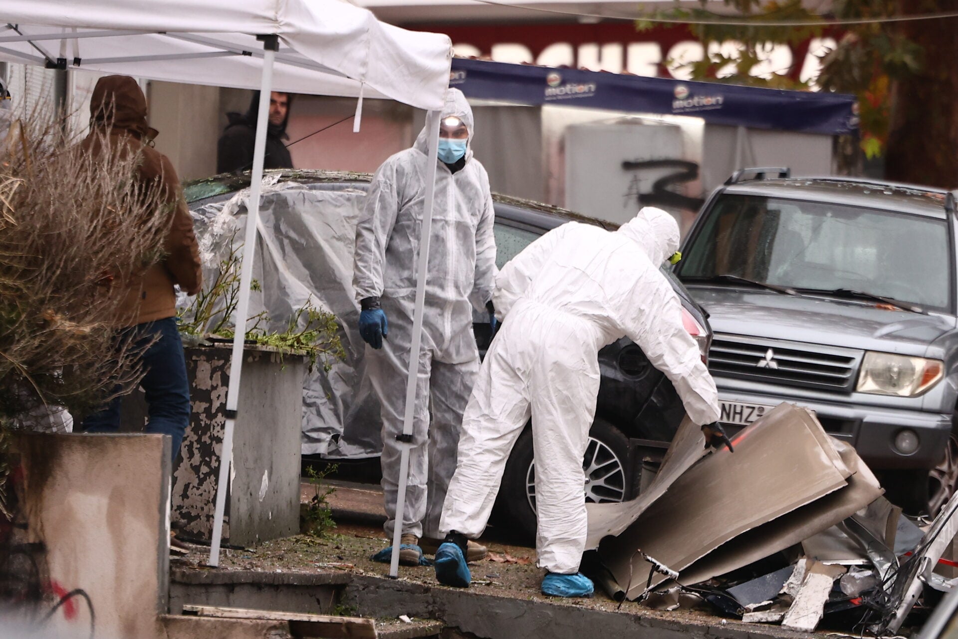 Μυστήριο με την έκρηξη στον Εύοσμο: «Επαγγελματικό» χτύπημα «βλέπει» η Αντιτρομοκρατική