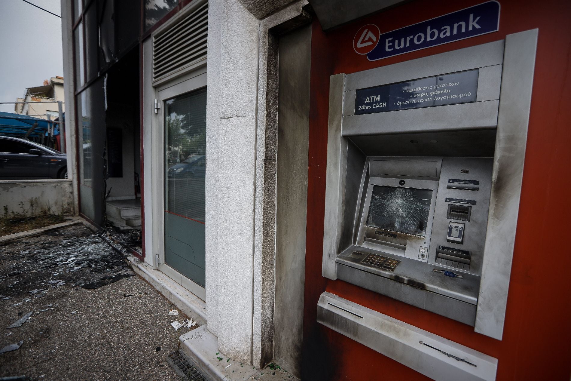 Τρόμος ανήμερα Χριστουγέννων: Βόμβα ισοπέδωσε υποκατάστημα τράπεζας στον Εύοσμο