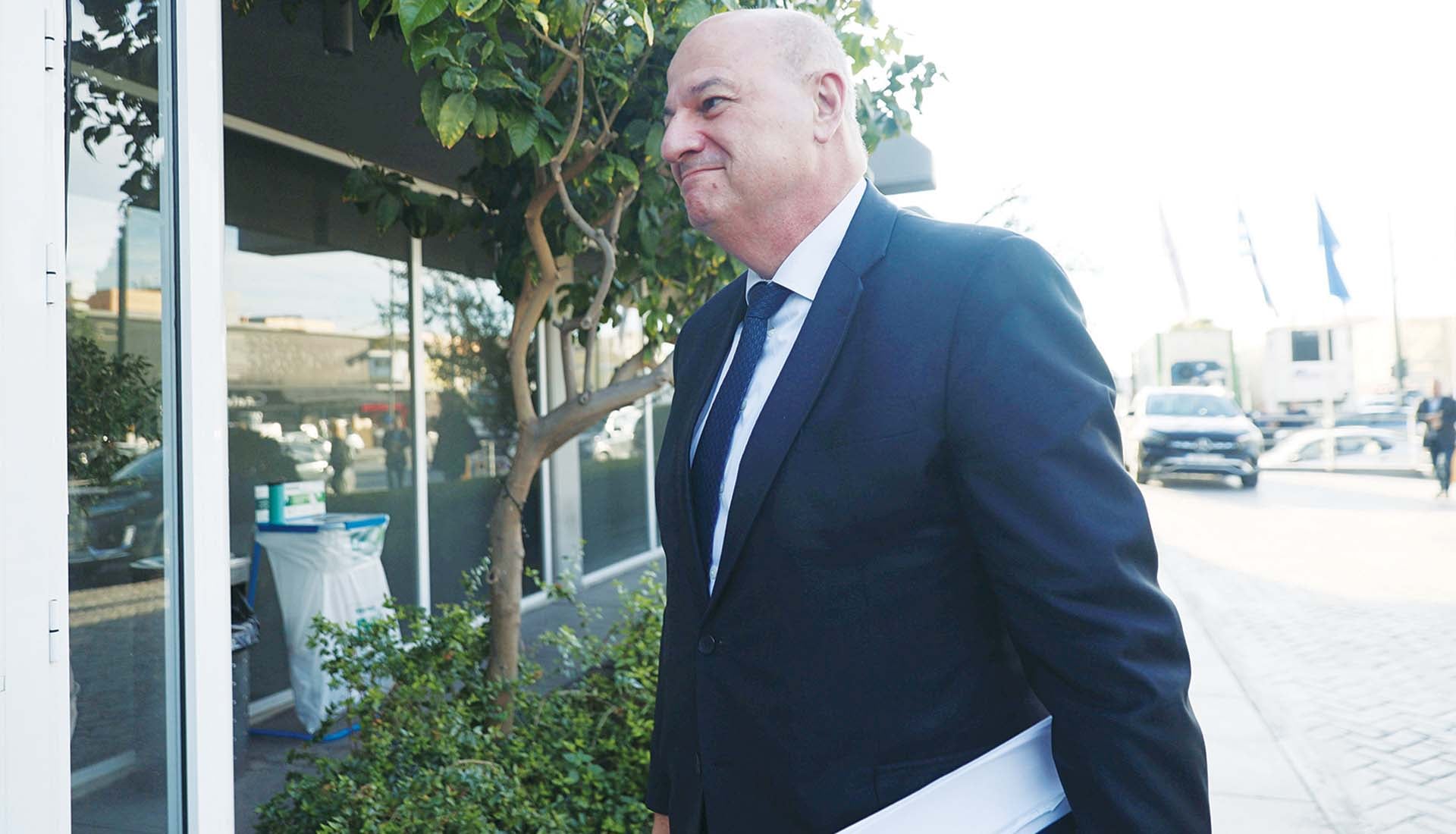 Απομονωμένοι ο Μητσοτάκης και οι άνθρωποί του – «Τρώμε πολύ ξύλο από την κοινωνία»