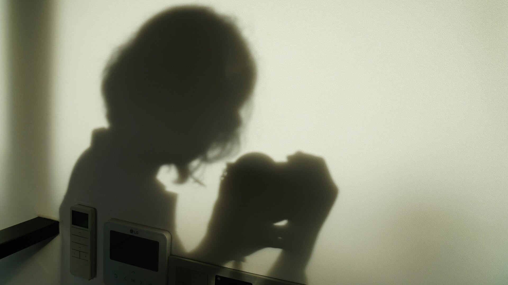 Καταγγελία-σοκ στη Λάρισα: 20χρονη καταγγέλλει ομαδικό βιασμό – Οι συλλήψεις και η έρευνα