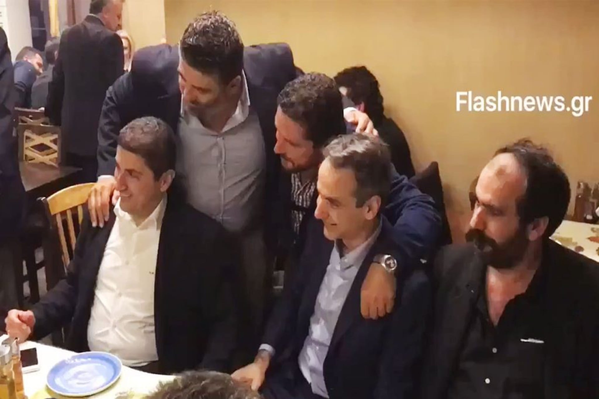 Υπόθεση Χιλετζάκη: Η ΝΔ διέγραψε εσπευσμένα τον αργηγό της εγκληματικής οργάνωσης που δειπνούσε με Μητσοτάκη και «Φραπέ»!