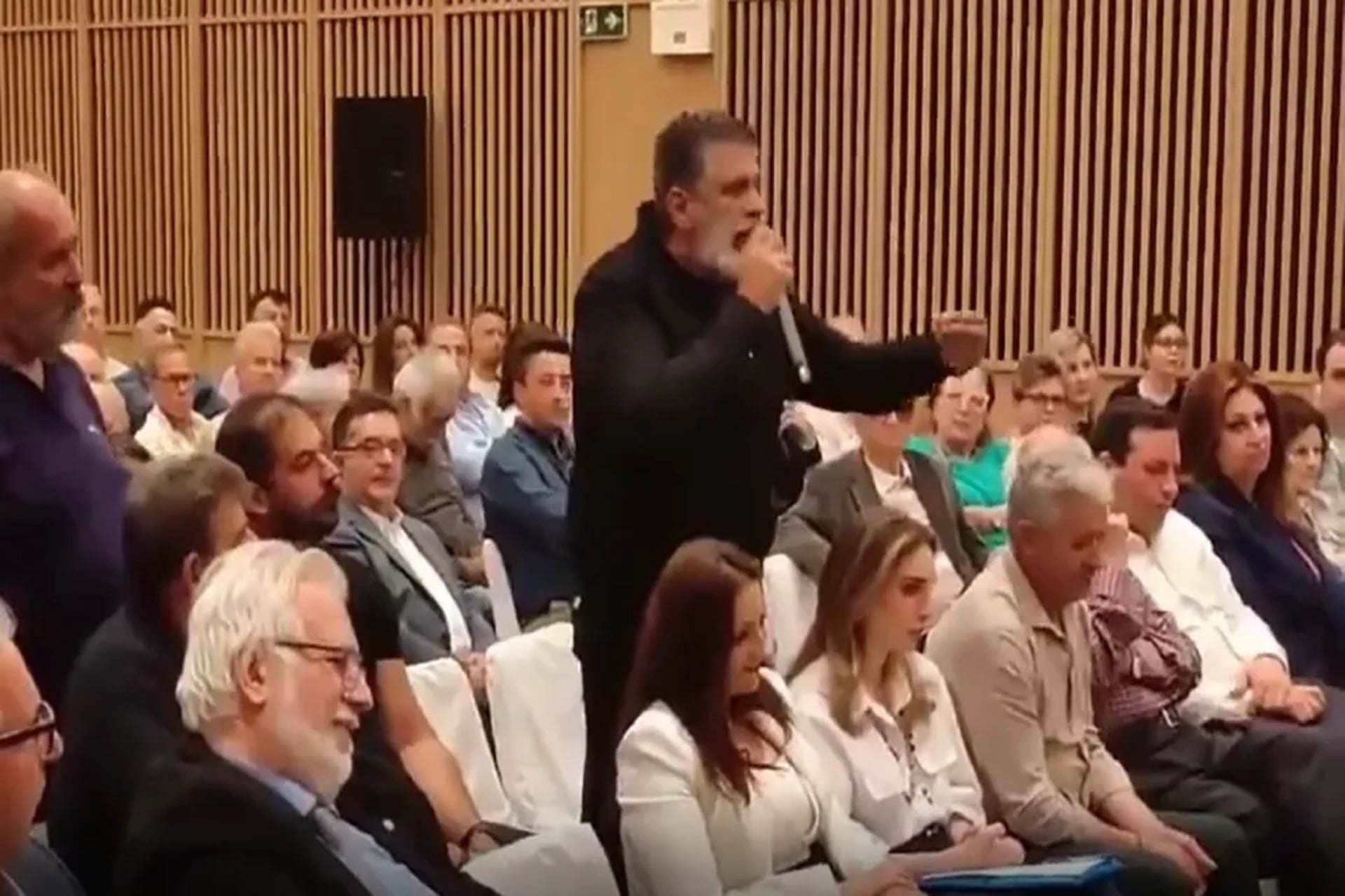 Έκθετο το Μαξίμου: Ομιλία του αρχηγού της εγκληματικής οργάνωσης, Χιλετζάκη, σε σύσκεψη της ΝΔ –  “Τώρα θερίζουμε” τους έλεγε (βίντεο)