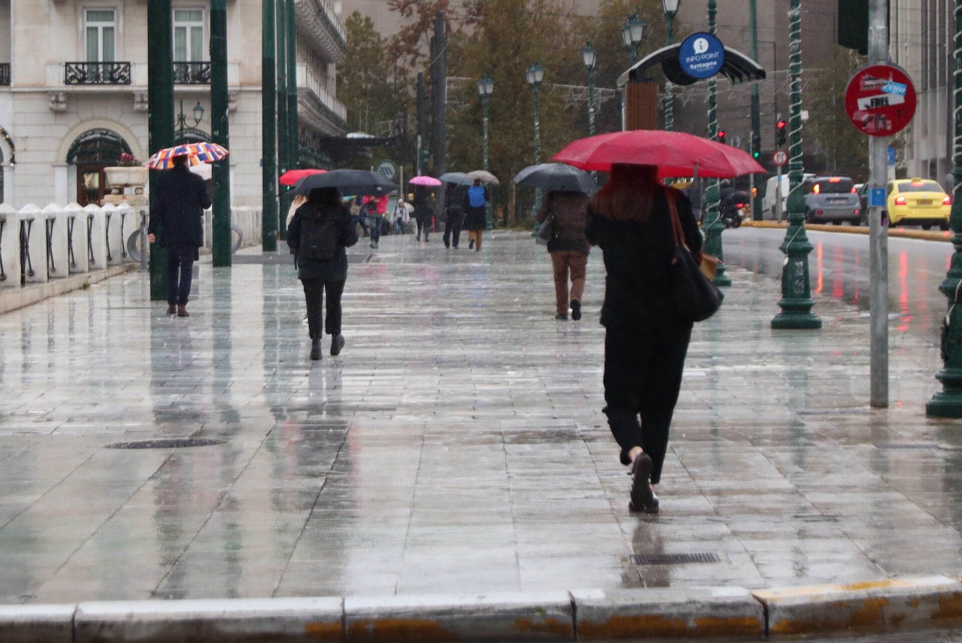 «Αγριεύει» ο καιρός: Πού θα χτυπήσουν καταιγίδες και χιόνια τις επόμενες ώρες – Αναλυτικά η πρόγνωση