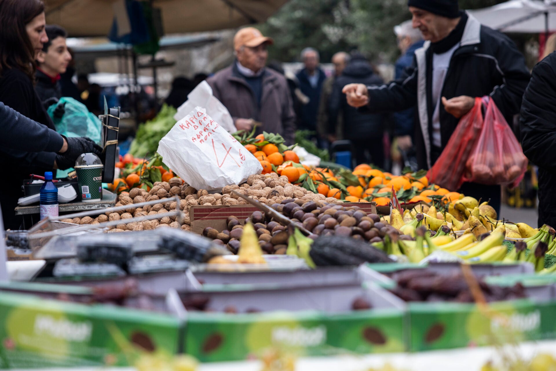 Πανελλαδική απεργία επ’ αόριστον από σήμερα στις λαϊκές αγορές – Τα αιτήματα και το πρόγραμμα κινητοποιήσεων