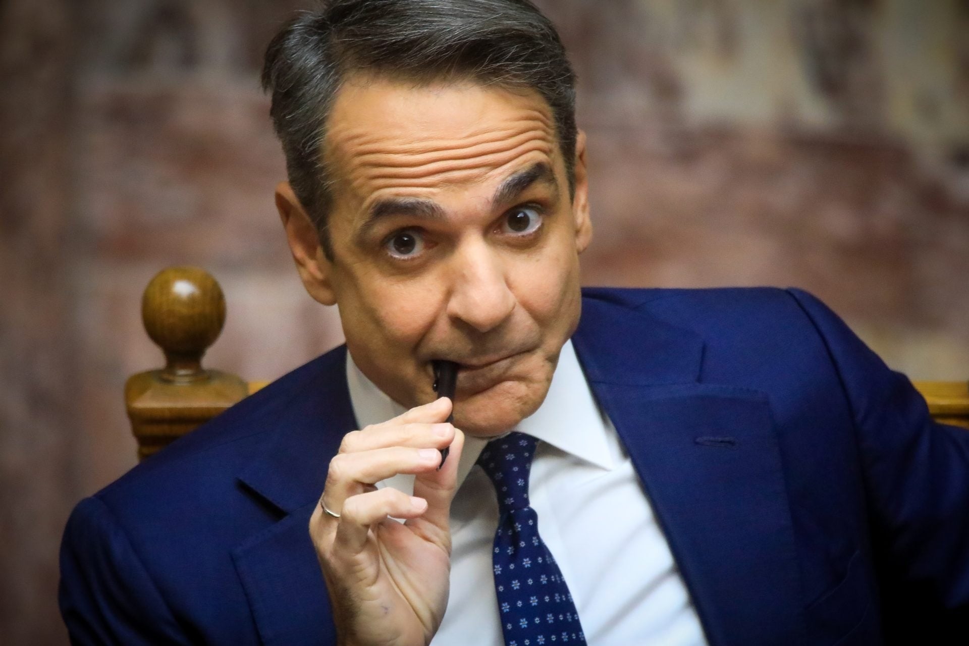 Πρωθυπουργός TikToker: Xτες διαφήμιζε καφέ, σήμερα απαντά σε σκιέρ με «ανήσυχο» πατέρα στα Καλάβρυτα – «Γύρνα το σε snowboard»