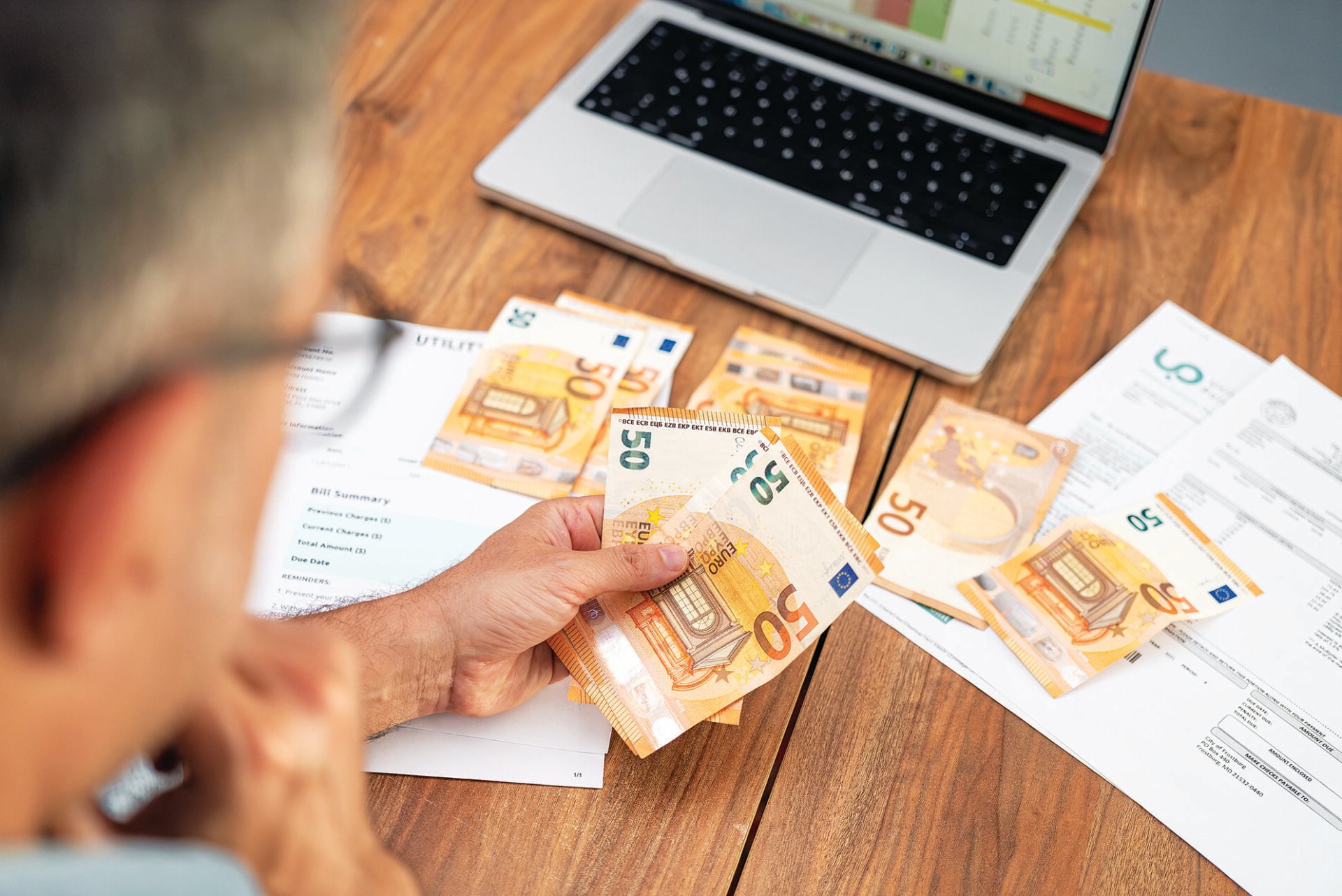 Ανεβαίνει ο πήχης του τεκμαρτού εισοδήματος: Τι αλλάζει για επαγγελματίες το 2026