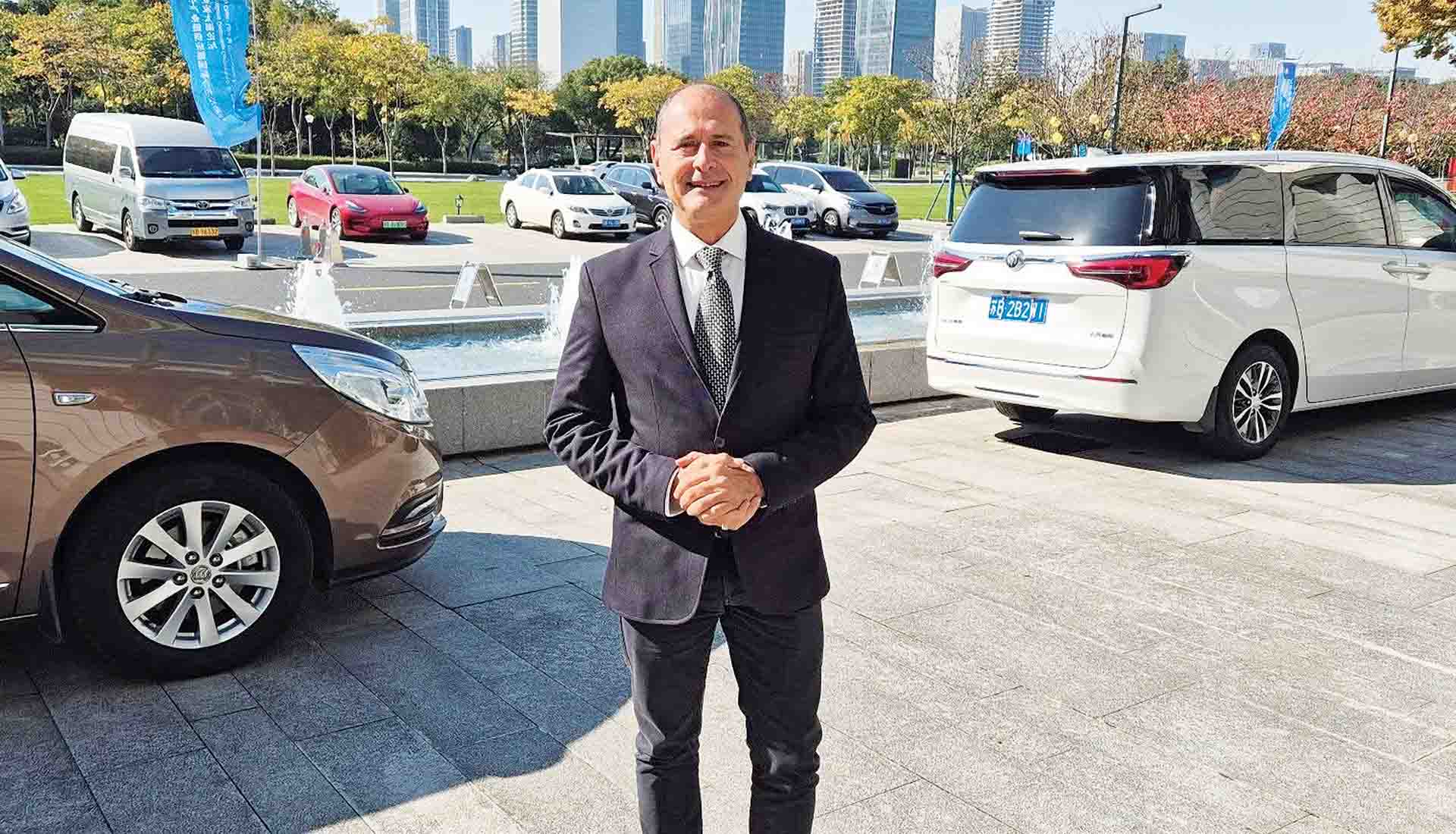 Αποκάλυψη «δημοκρατίας»: Ο Βασιλιάς των ΜΚΟ θησαυρίζει επί Μητσοτάκη