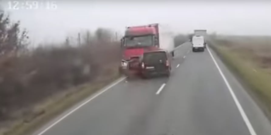 Απίστευτη τραγωδία με οπαδούς του ΠΑΟΚ στη Ρουμανία: Το μίνι βαν που επέβαιναν συγκρούστηκε με νταλίκα – Επτά νεκροί (βίντεο)