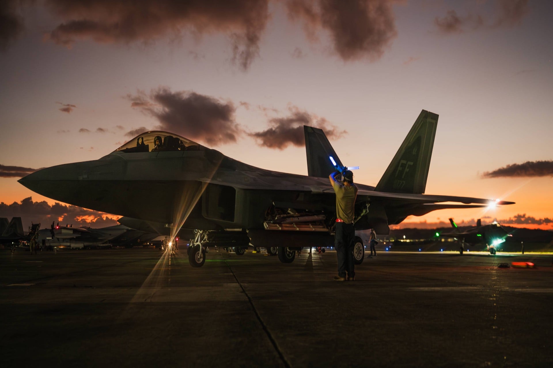 Οι ΗΠΑ εξαπέλυσαν πλήγματα κατά του ISIS στη Συρία: «Θα σας εντοπίσουμε και θα σας εξοντώσουμε» (βίντεο)