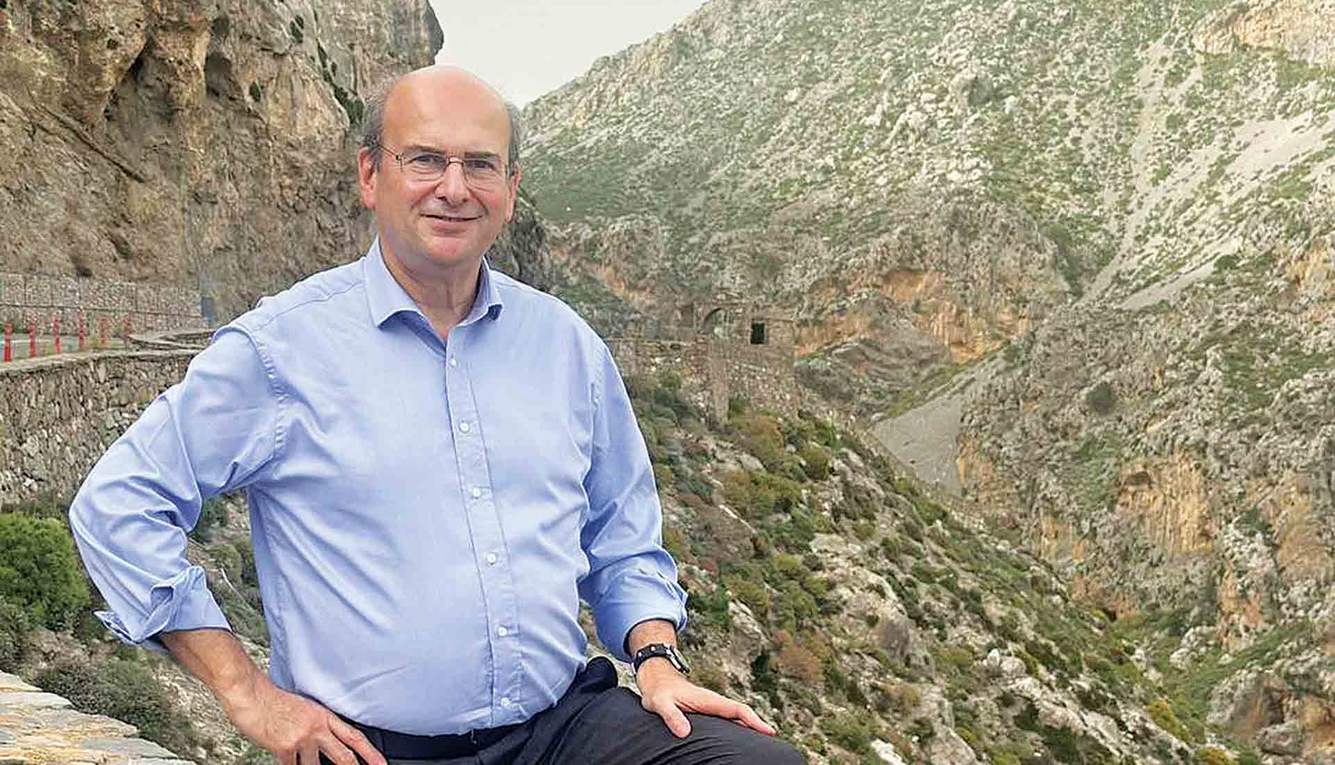 Κωστής Χατζηδάκης: Ρεσιτάλ αναισθησίας και ασχετοσύνης