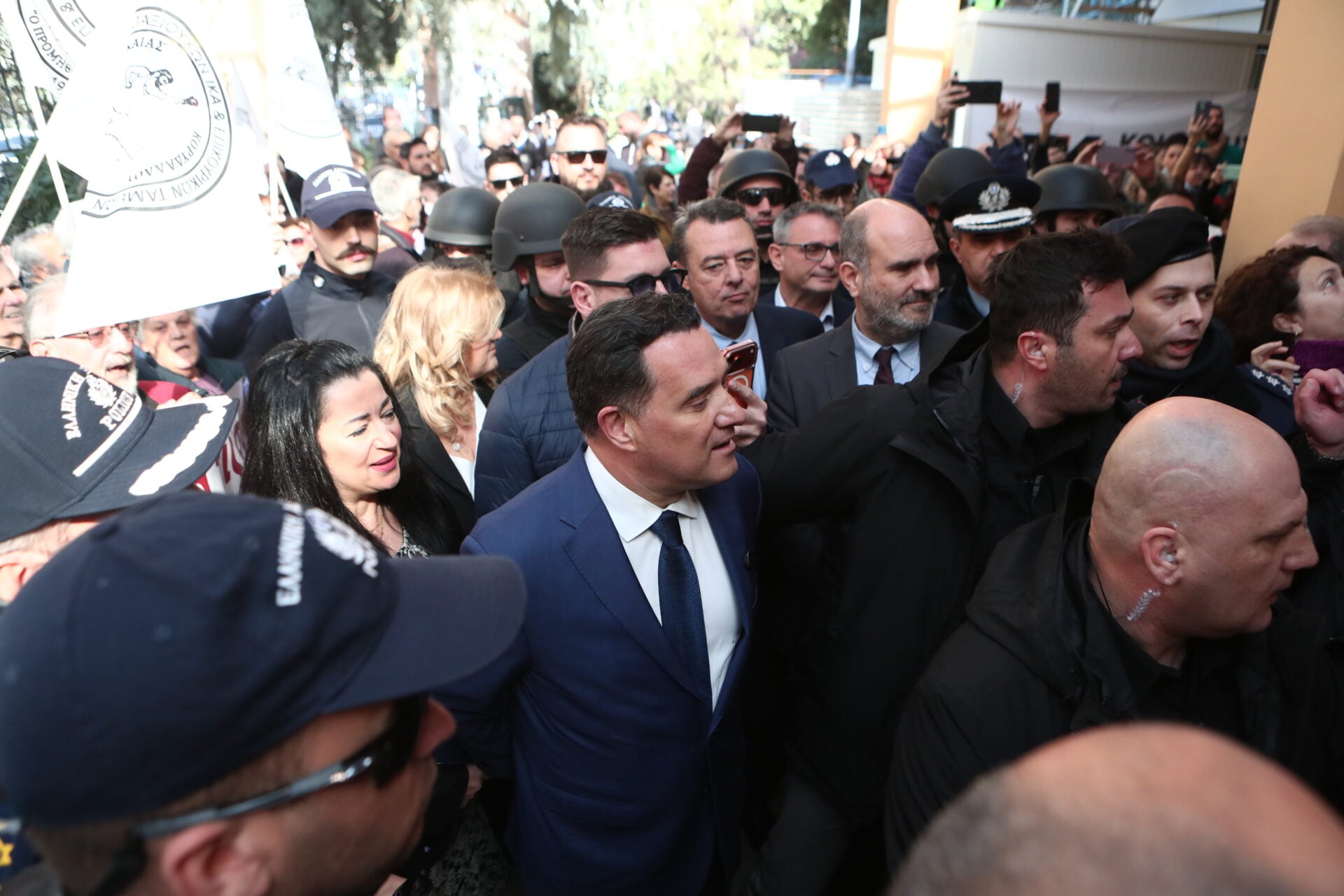 Η Γιάμαλη έκανε «ρόμπα» τον Άδωνι Γεωργιάδη: Δίχως τέλος τα ρεζιλίκια του Υπουργού