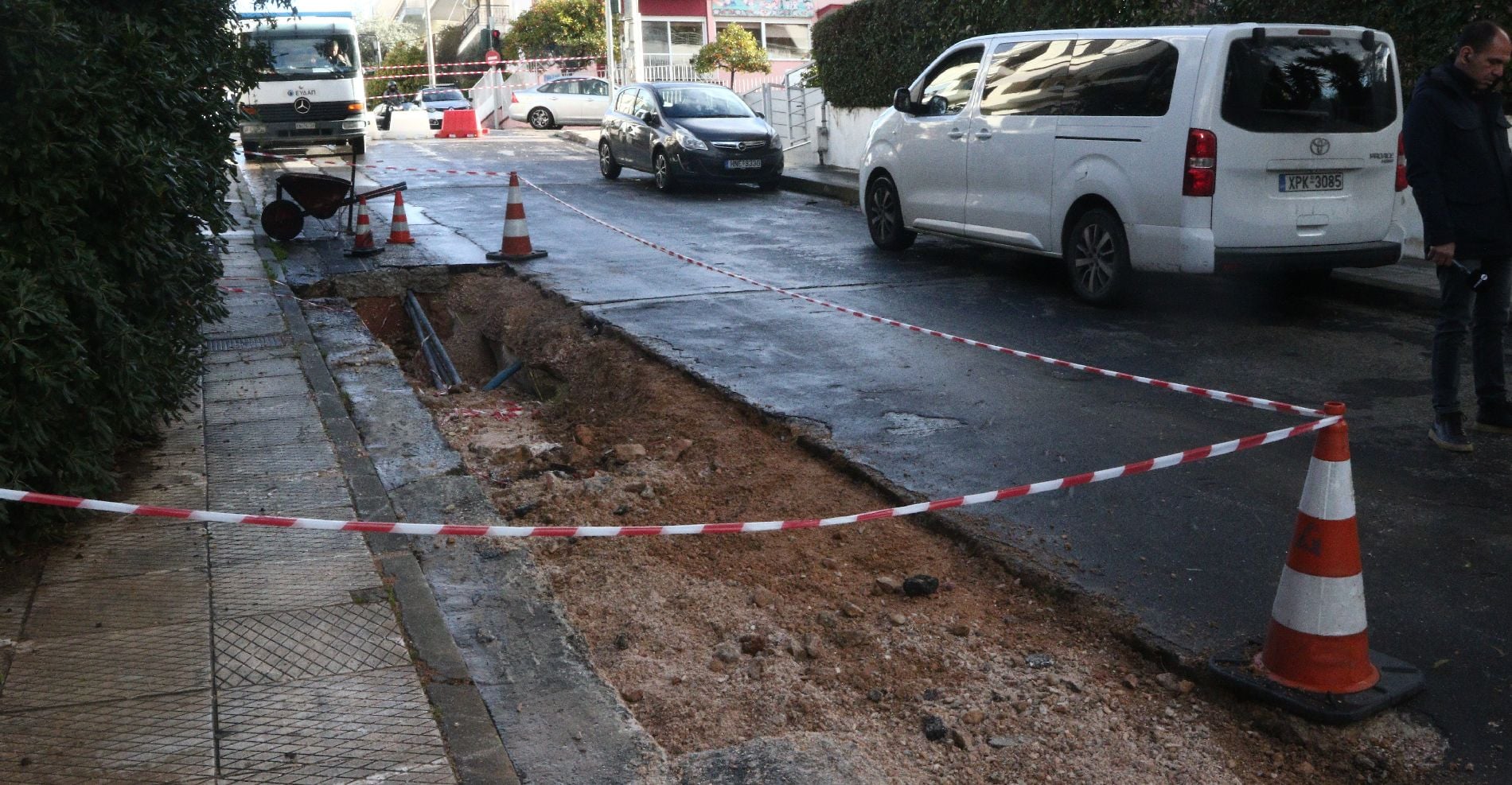 Σαρώνει η κακοκαιρία: Τσικνοπέμπτη με καταιγίδες και θυελλώδεις ανέμους – Πού θα «χτυπήσουν» τα φαινόμενα