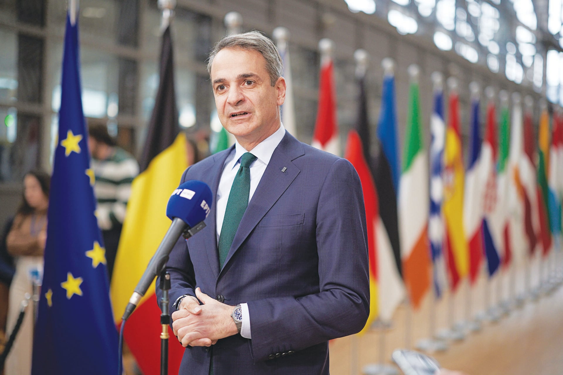 Με την πλάτη στον τοίχο ο Μητσοτάκης μετά τη νέα πρόσκληση του Τραμπ