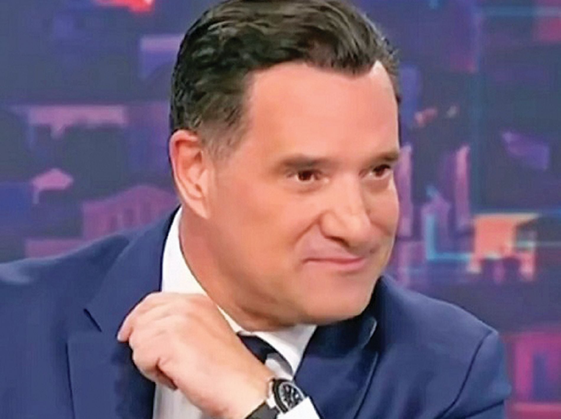 Ο Άδωνις με ρολόι των 3.500 ευρώ και οι νοσηλευτές με μισθό 800 ευρώ