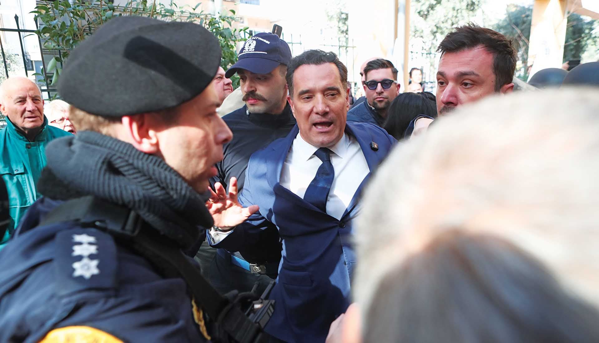 Βαριά εκτεθειμένος ο Αδωνις (και) για το βίντεο