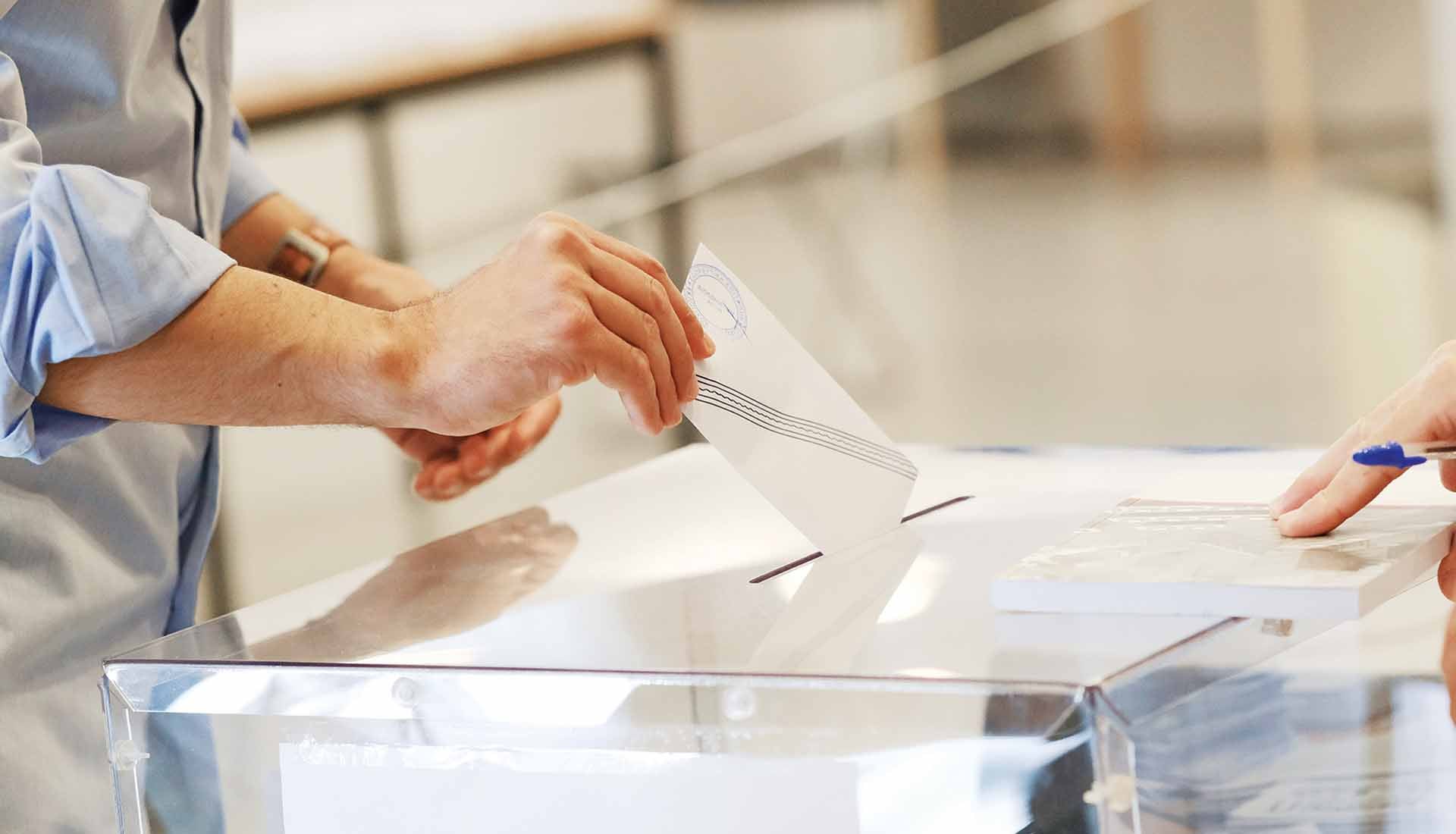 Συνταγματική αναθεώρηση από τον μόνιμο παραβάτη