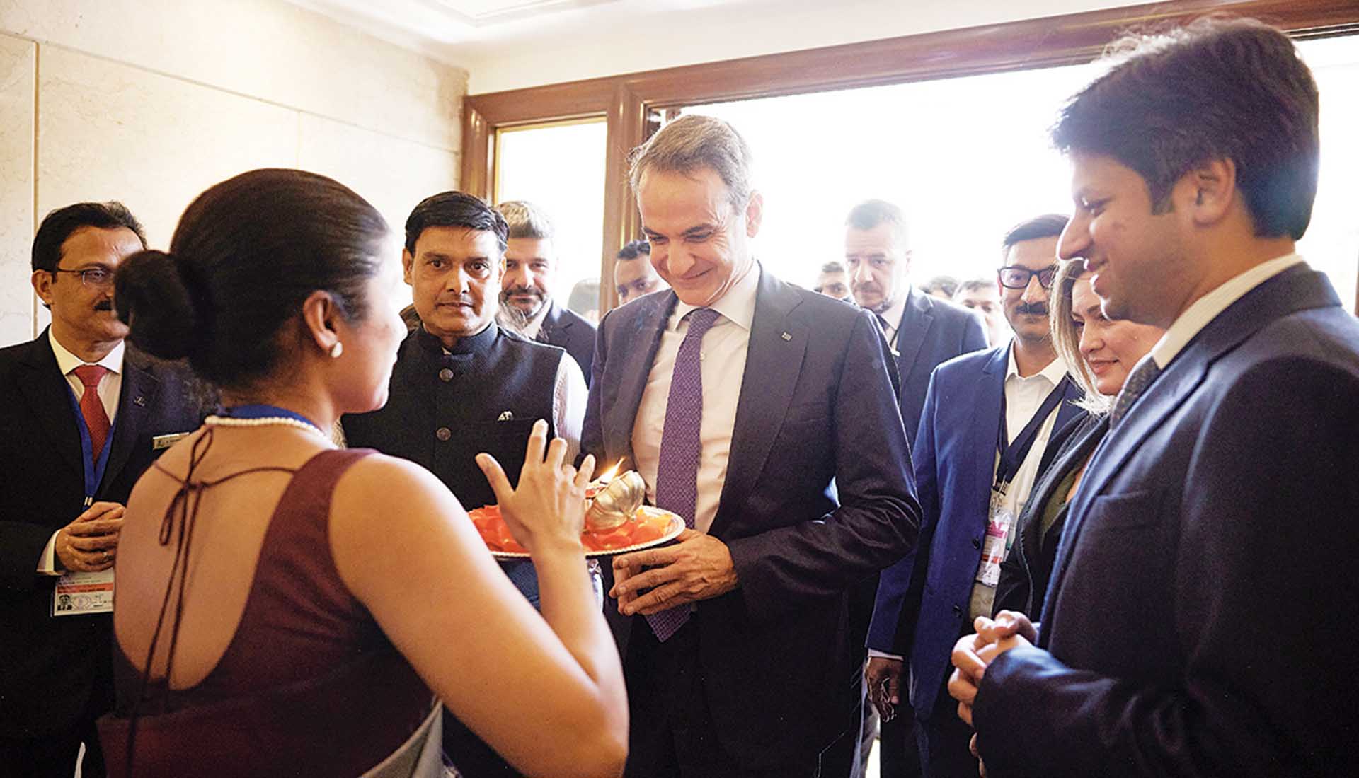 Δημοσκοπήσεις, Βενζίνες και Ανοικτά Πανεπιστήμια: Welcome to Greece