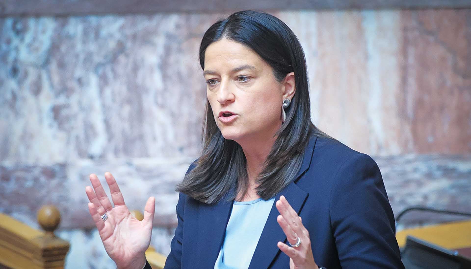 Η Ελλάδα που καίγεται, γελάει και πληρώνει