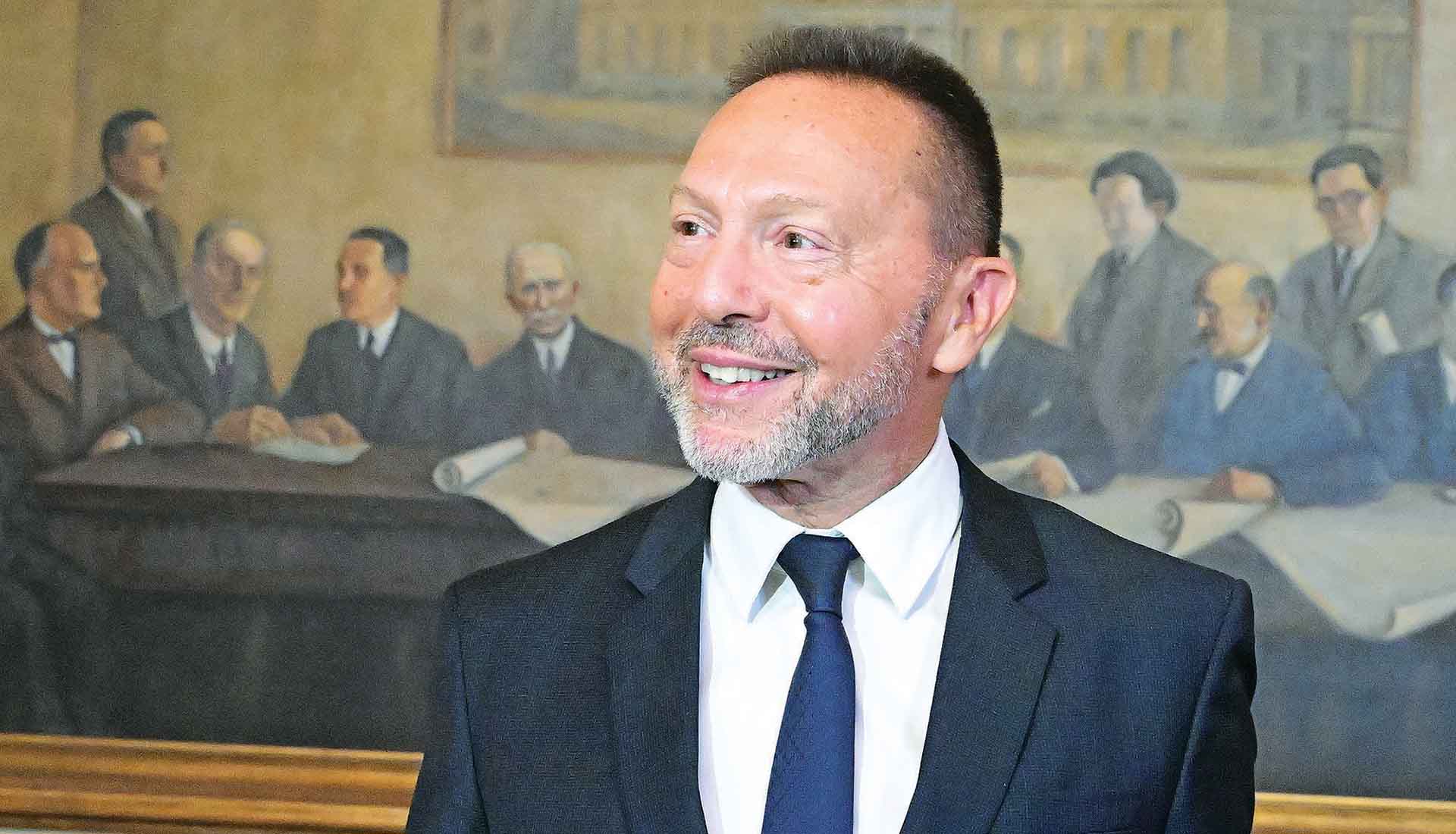 Γιάννης Στουρνάρας: Υποκλίθηκε στα τρολ της «Ομάδας Αλήθειας»