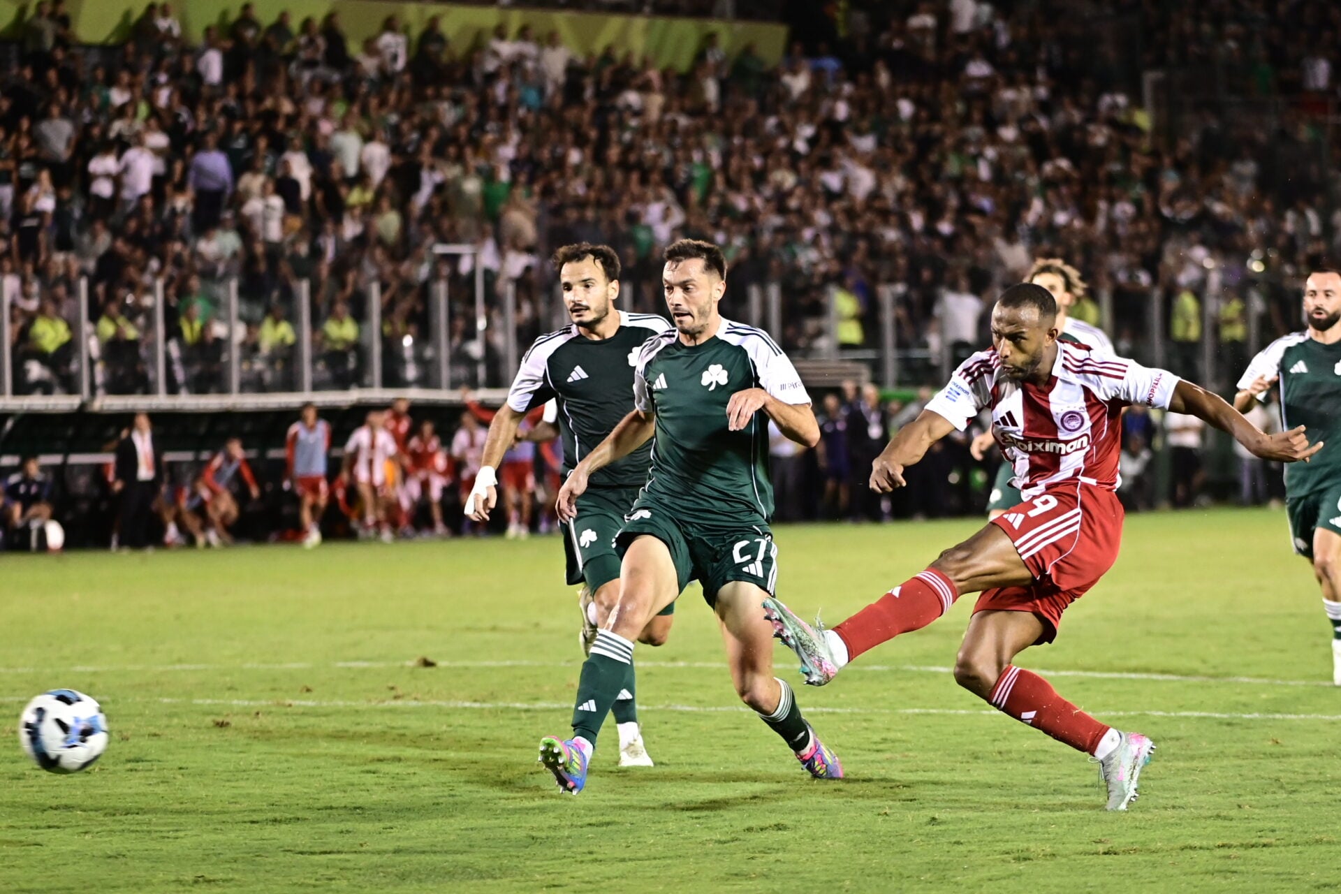 Η Κυριακή των μεγάλων ντέρμπι στη Super League: Ολυμπιακός–Παναθηναϊκός και Άρης–ΠΑΟΚ